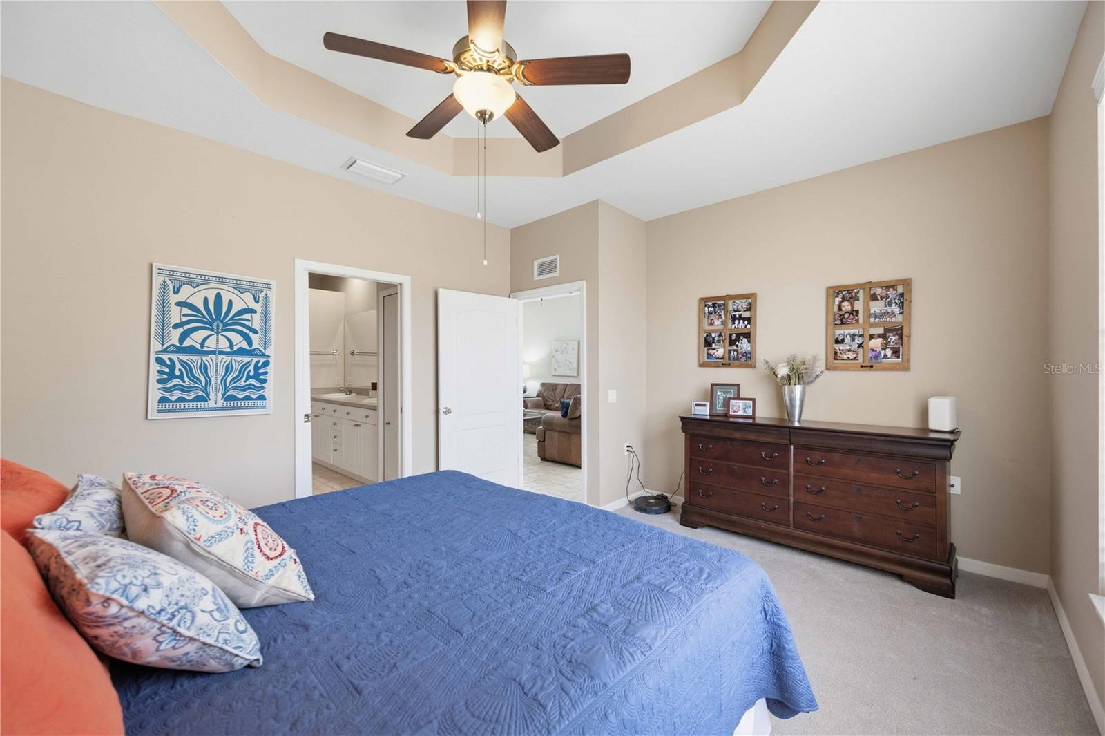 PELICAN POINTE GOLF & COUNTRY CLUB - Residential