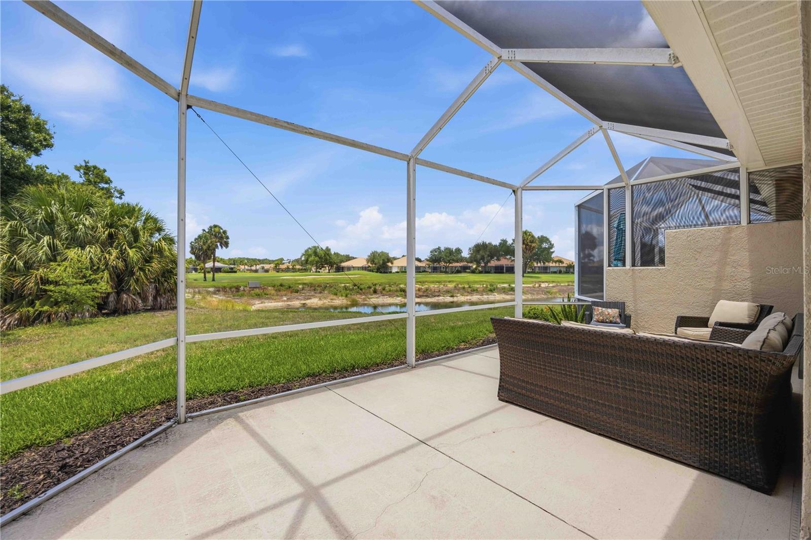 PELICAN POINTE GOLF & COUNTRY CLUB - Residential