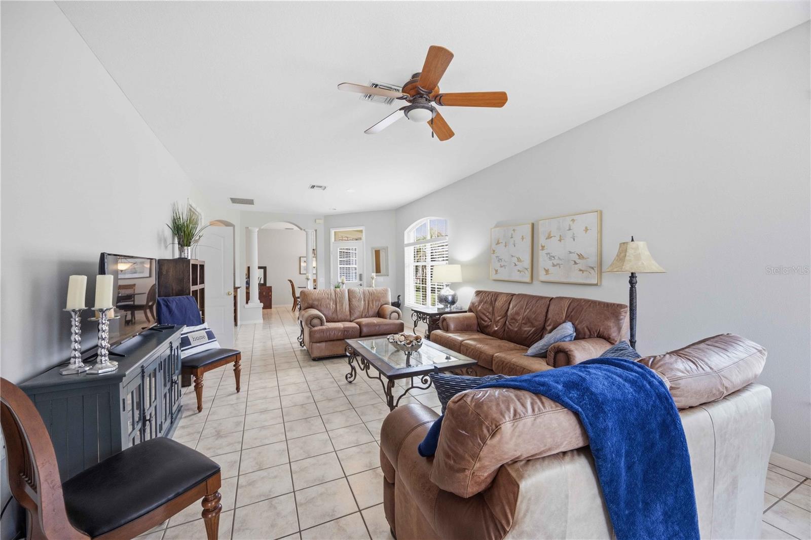 PELICAN POINTE GOLF & COUNTRY CLUB - Residential