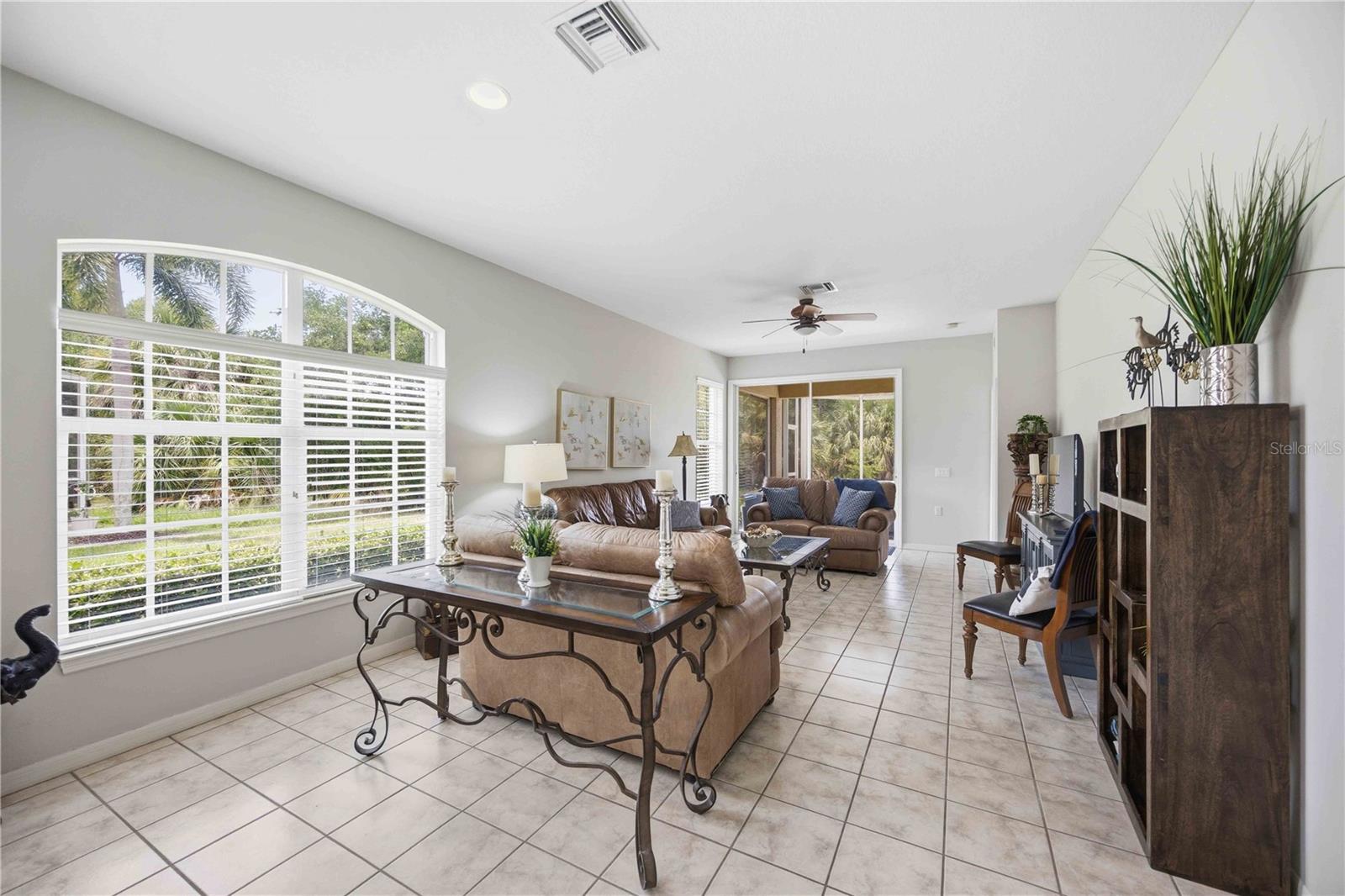 PELICAN POINTE GOLF & COUNTRY CLUB - Residential