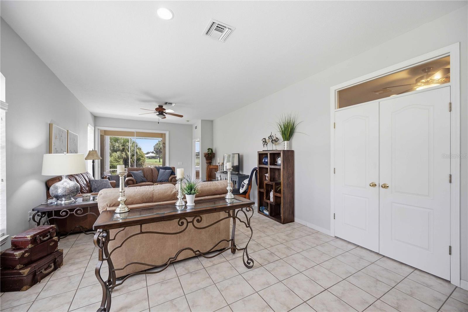 PELICAN POINTE GOLF & COUNTRY CLUB - Residential