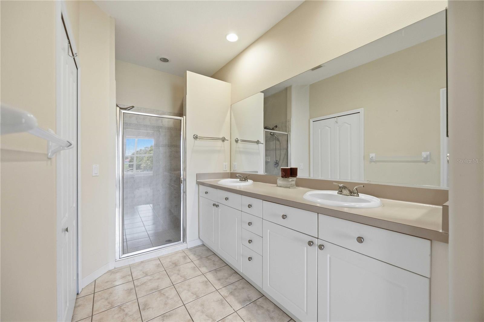 PELICAN POINTE GOLF & COUNTRY CLUB - Residential