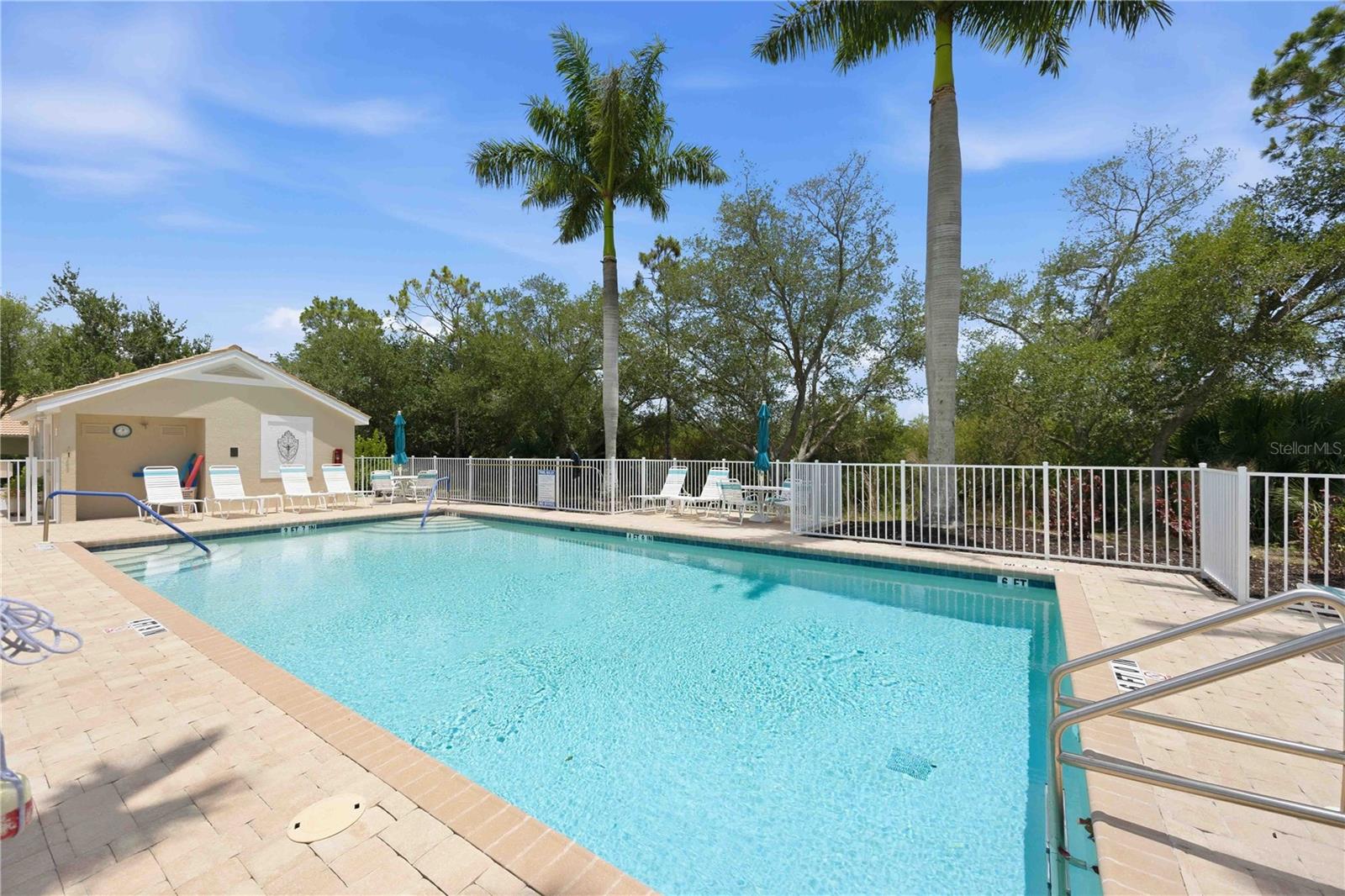 PELICAN POINTE GOLF & COUNTRY CLUB - Residential