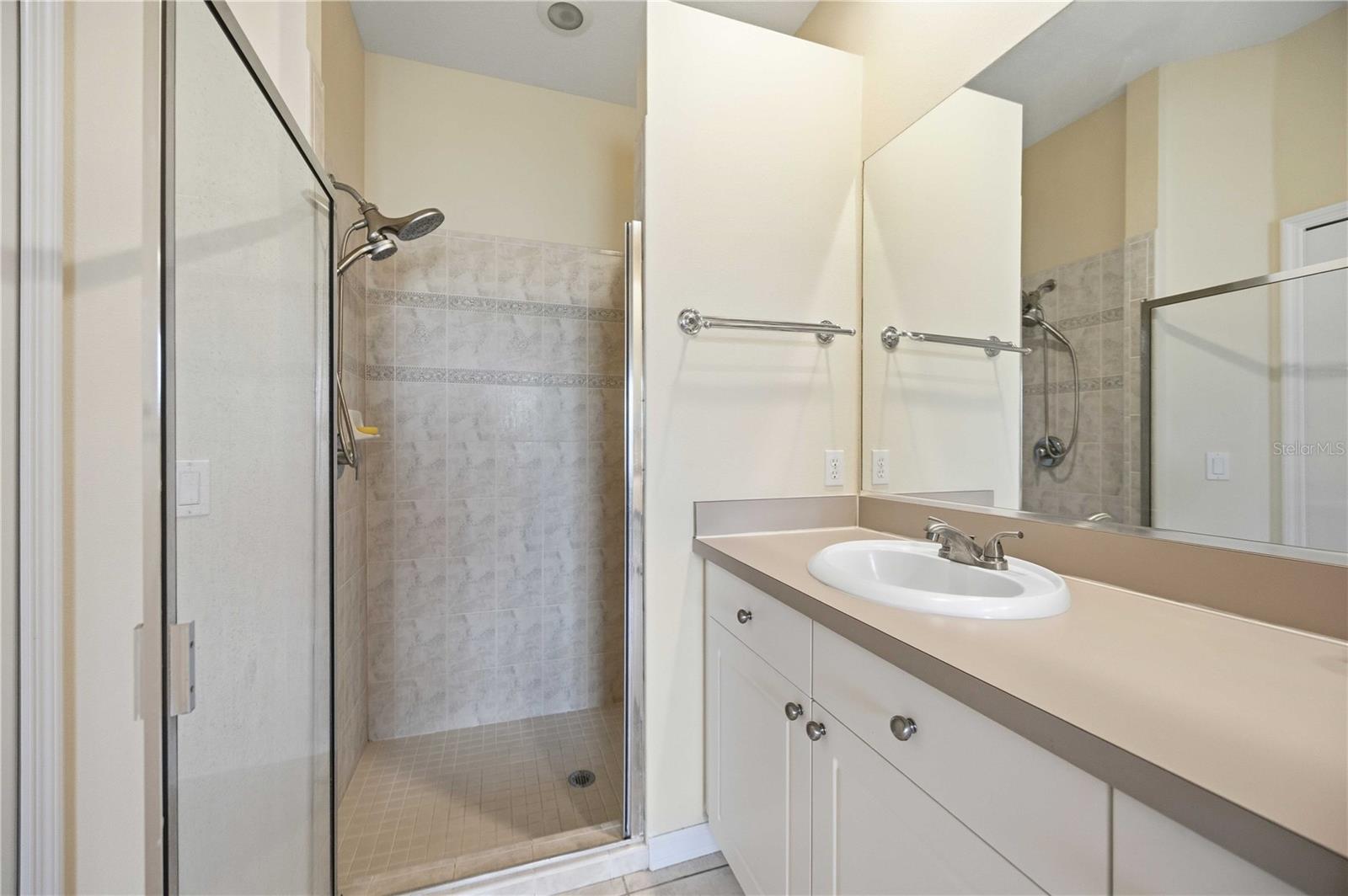 PELICAN POINTE GOLF & COUNTRY CLUB - Residential