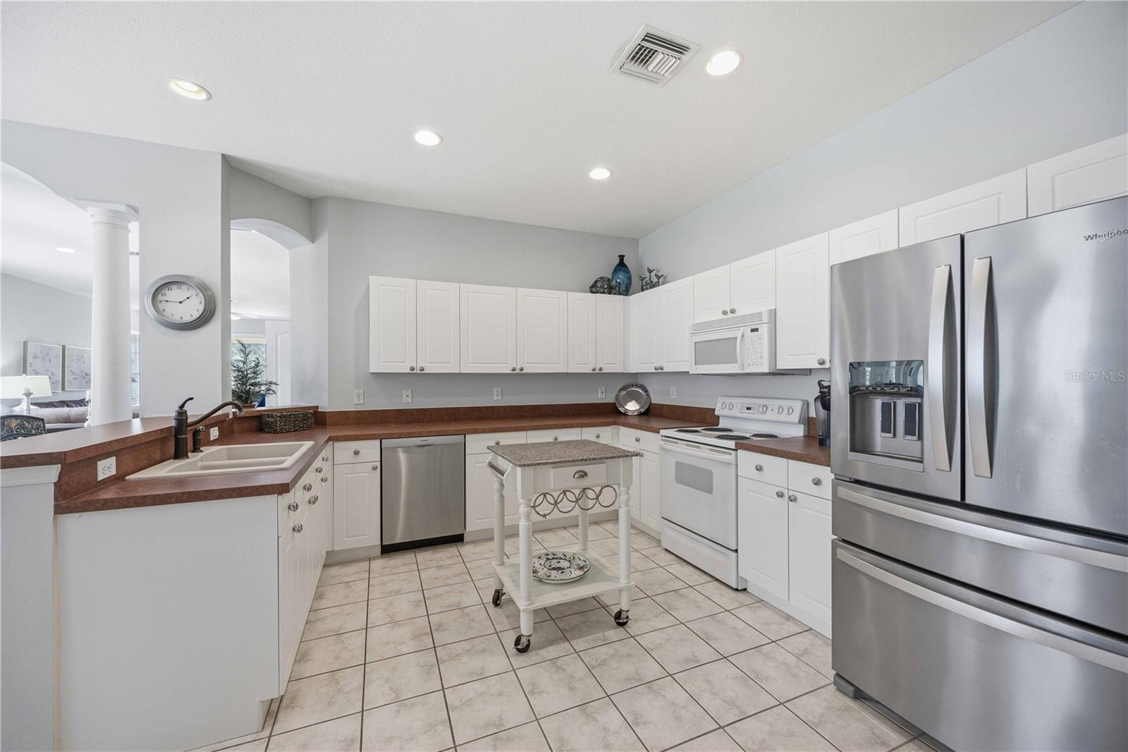 PELICAN POINTE GOLF & COUNTRY CLUB - Residential