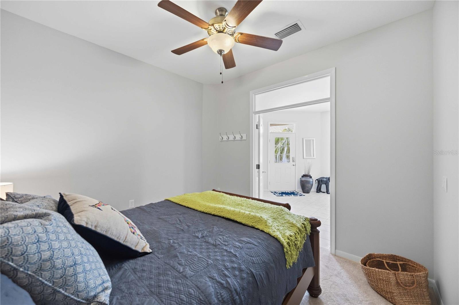 PELICAN POINTE GOLF & COUNTRY CLUB - Residential