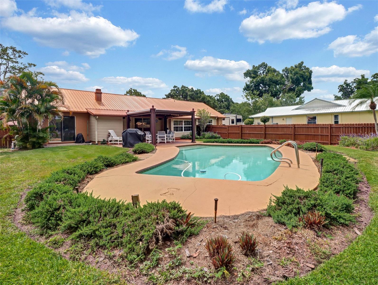 ARMISTEAD MANOR - Residential