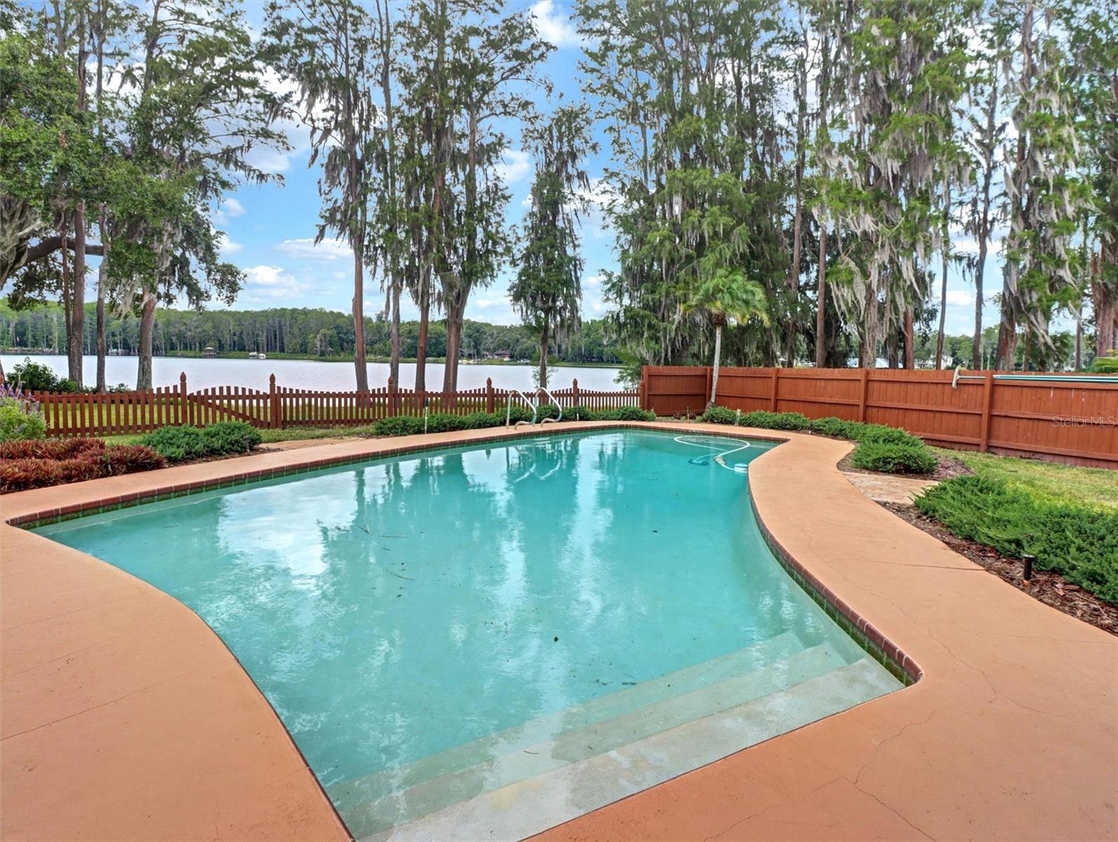 ARMISTEAD MANOR - Residential