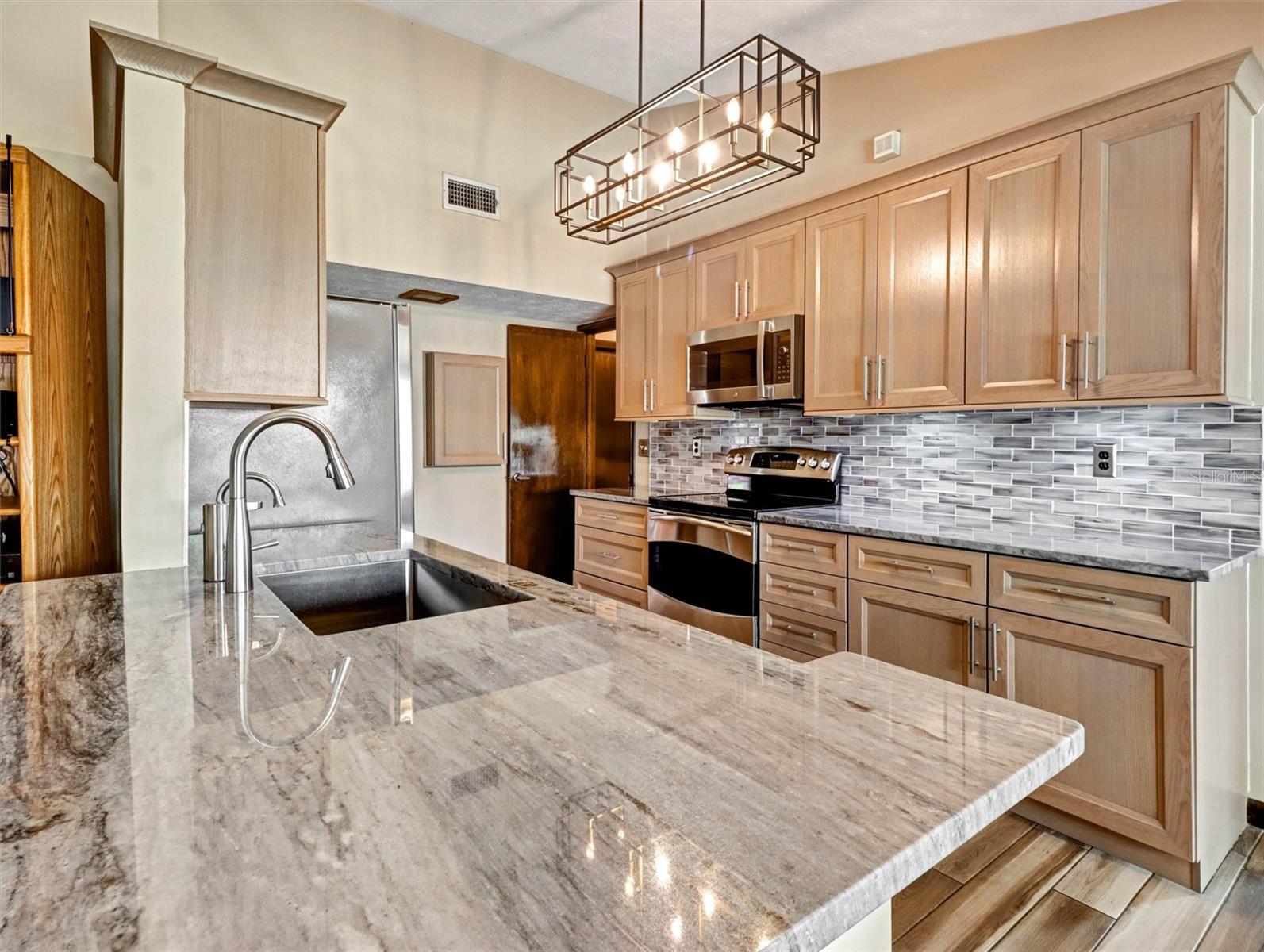 ARMISTEAD MANOR - Residential