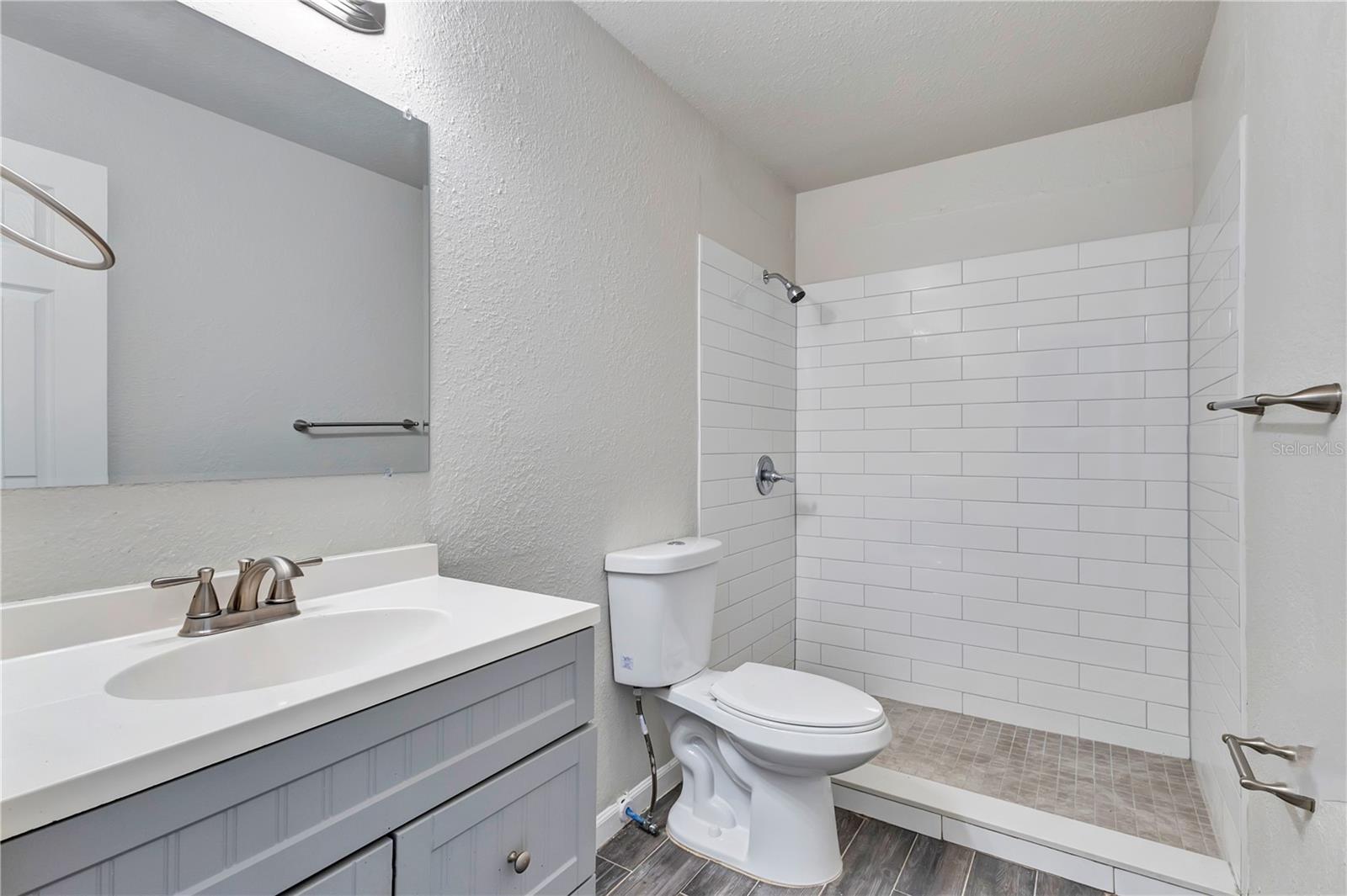 TWIN LAKES MANOR ADD 01 - Residential