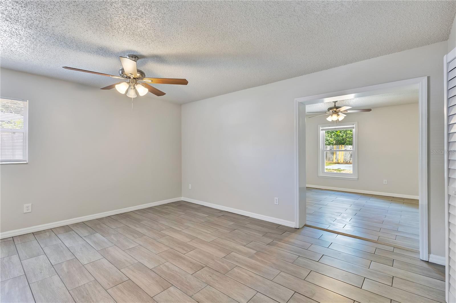 TWIN LAKES MANOR ADD 01 - Residential