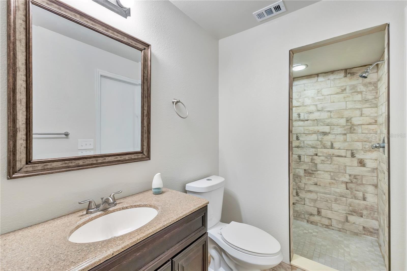 TWIN LAKES MANOR ADD 01 - Residential