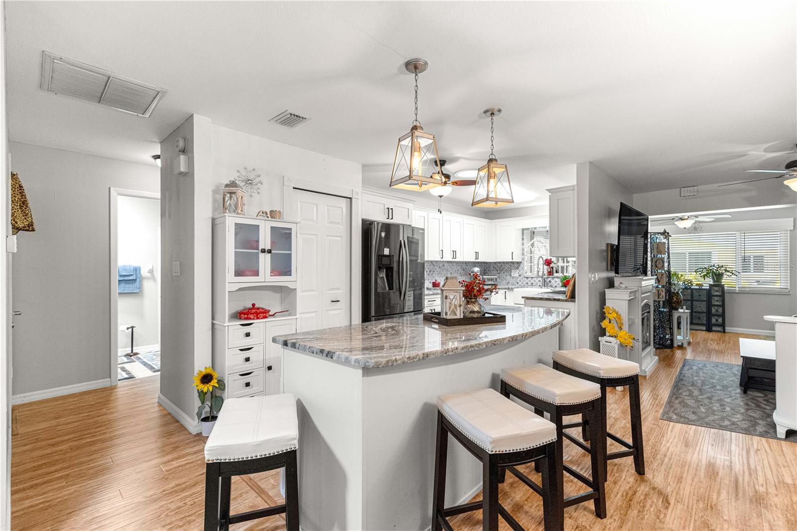 CIRCLE SQUARE WOODS - Residential