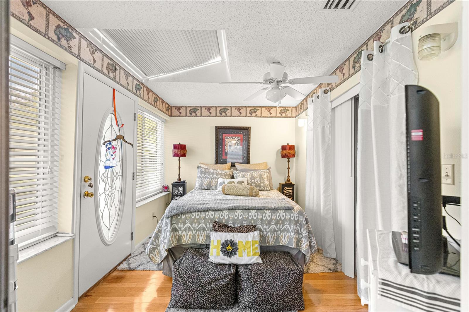 CIRCLE SQUARE WOODS - Residential