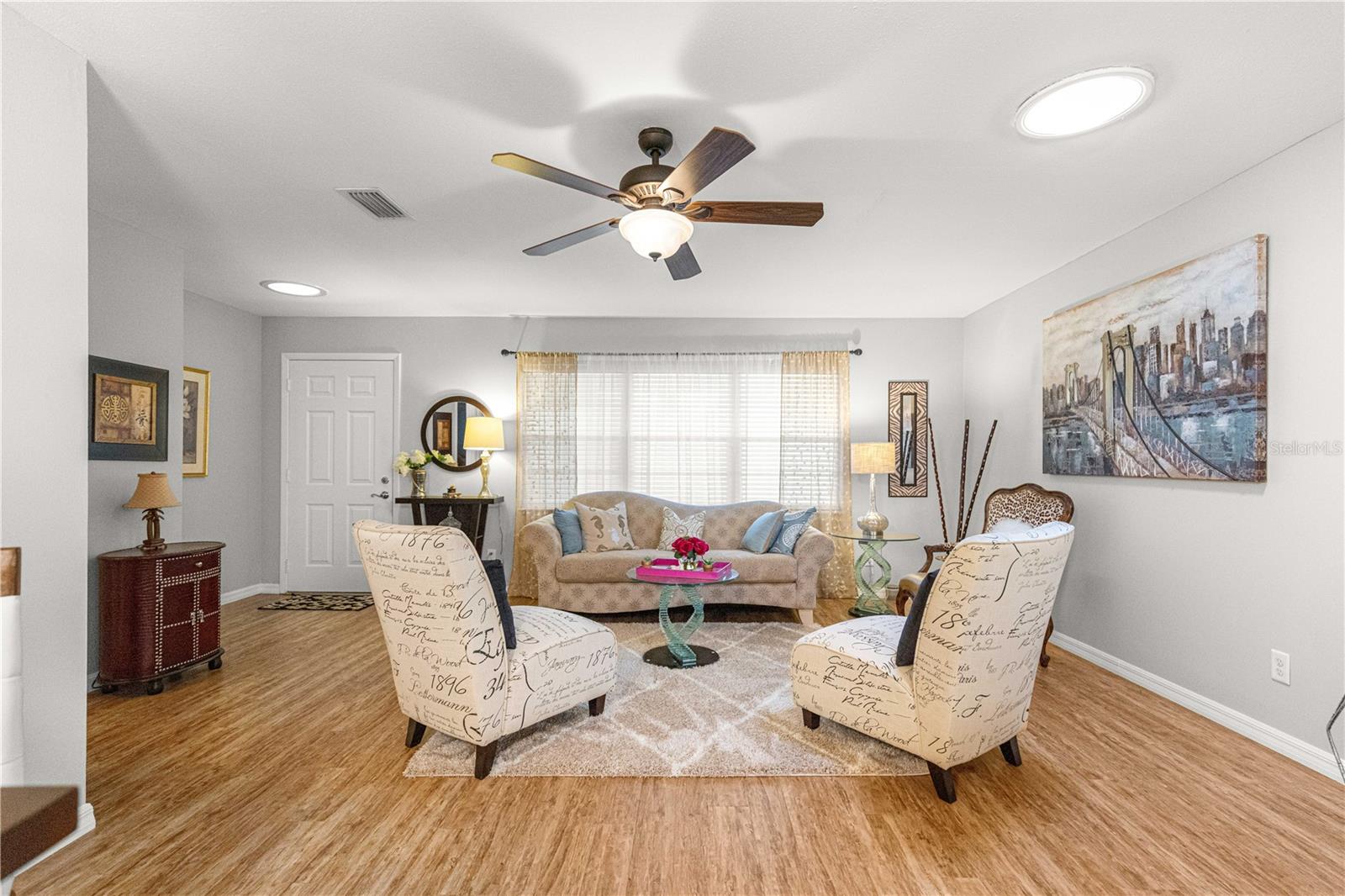 CIRCLE SQUARE WOODS - Residential