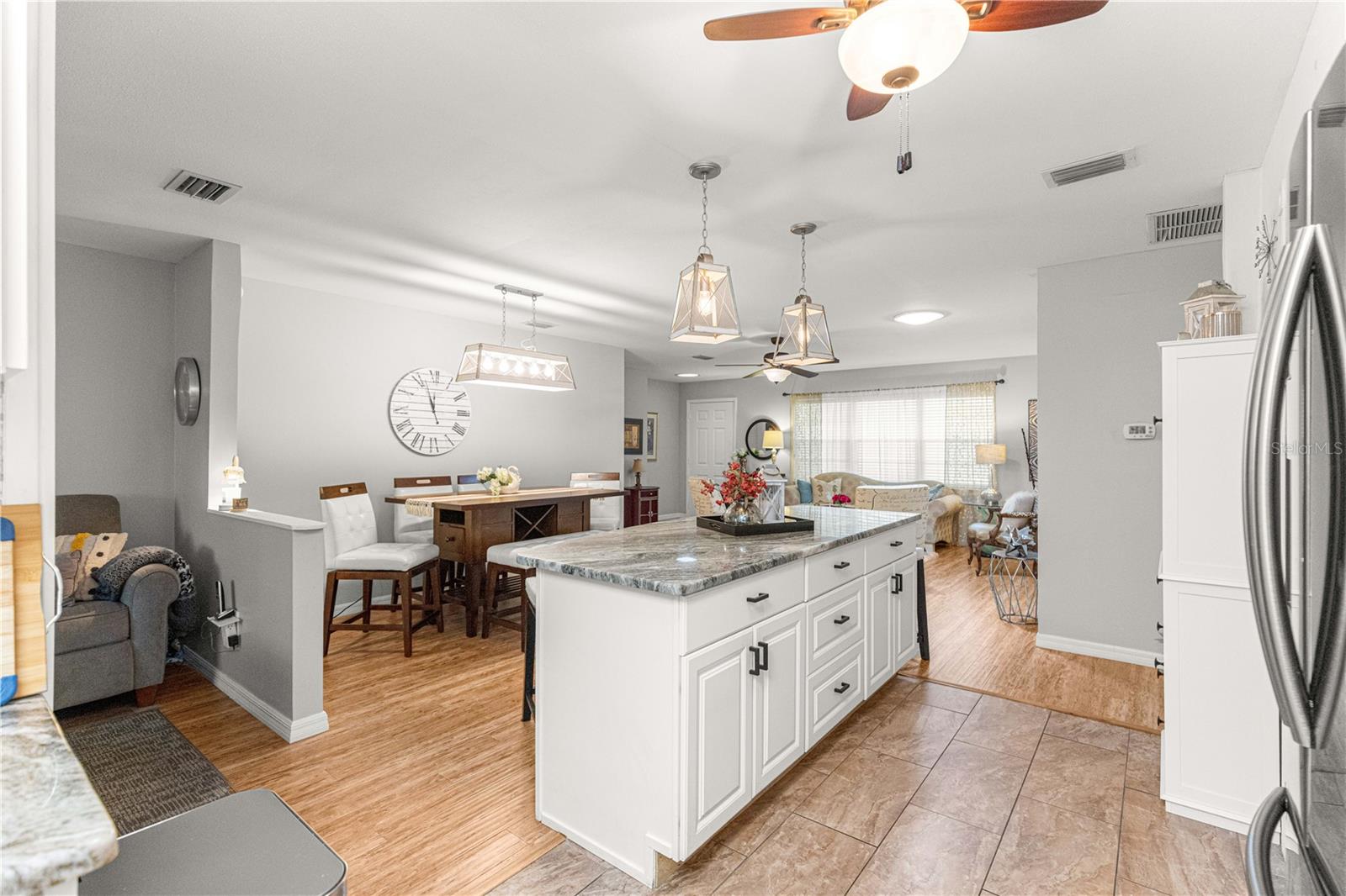 CIRCLE SQUARE WOODS - Residential