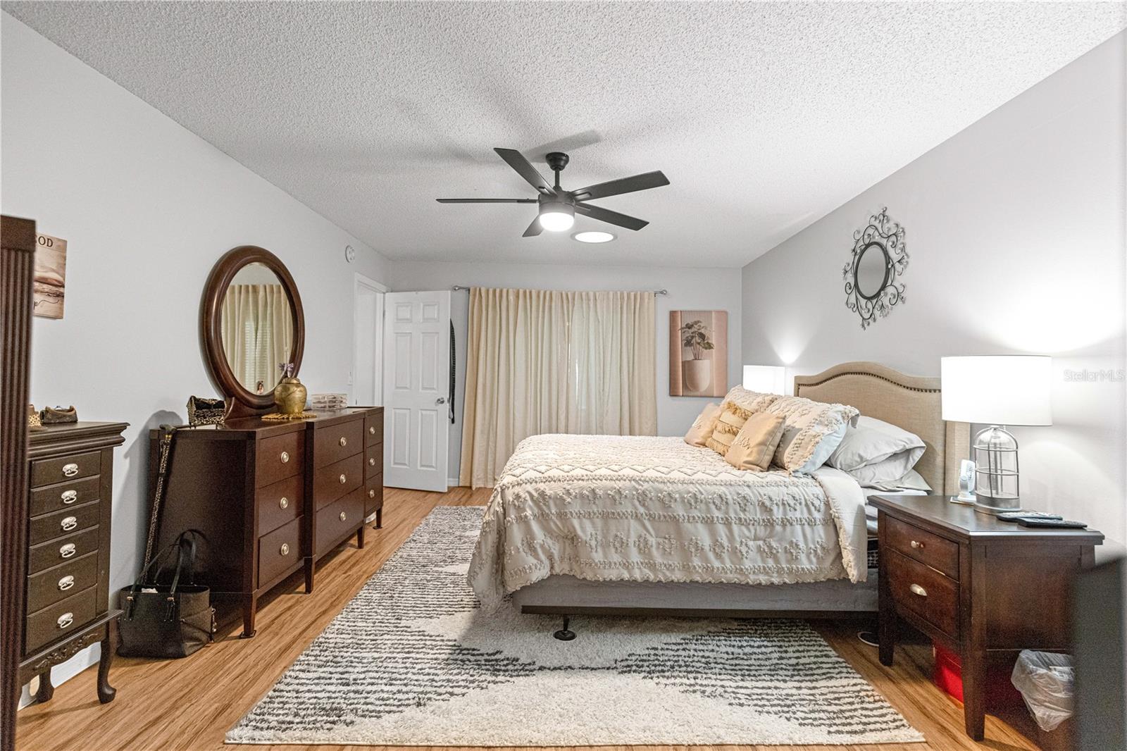 CIRCLE SQUARE WOODS - Residential