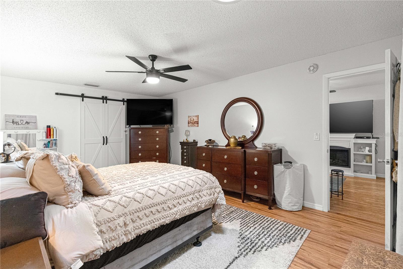 CIRCLE SQUARE WOODS - Residential