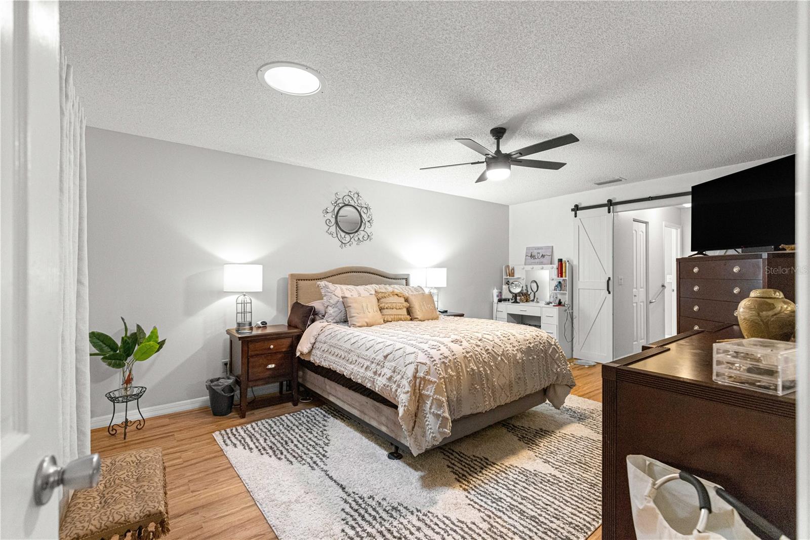 CIRCLE SQUARE WOODS - Residential