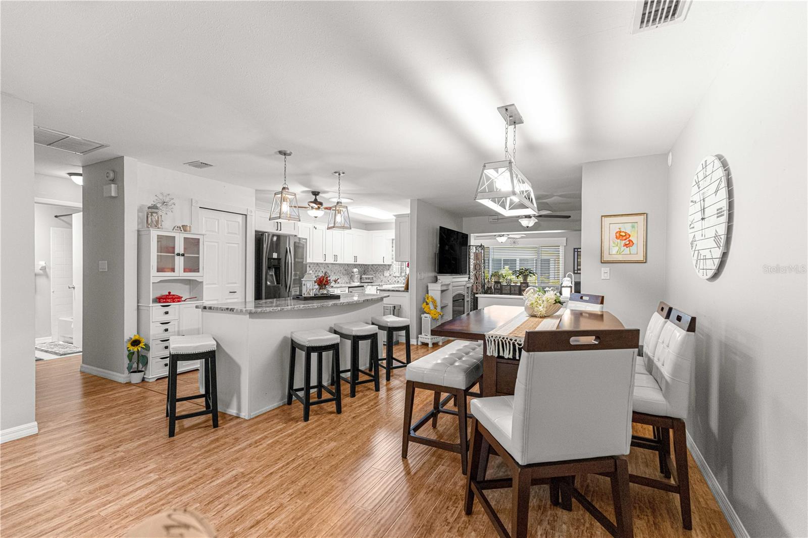 CIRCLE SQUARE WOODS - Residential