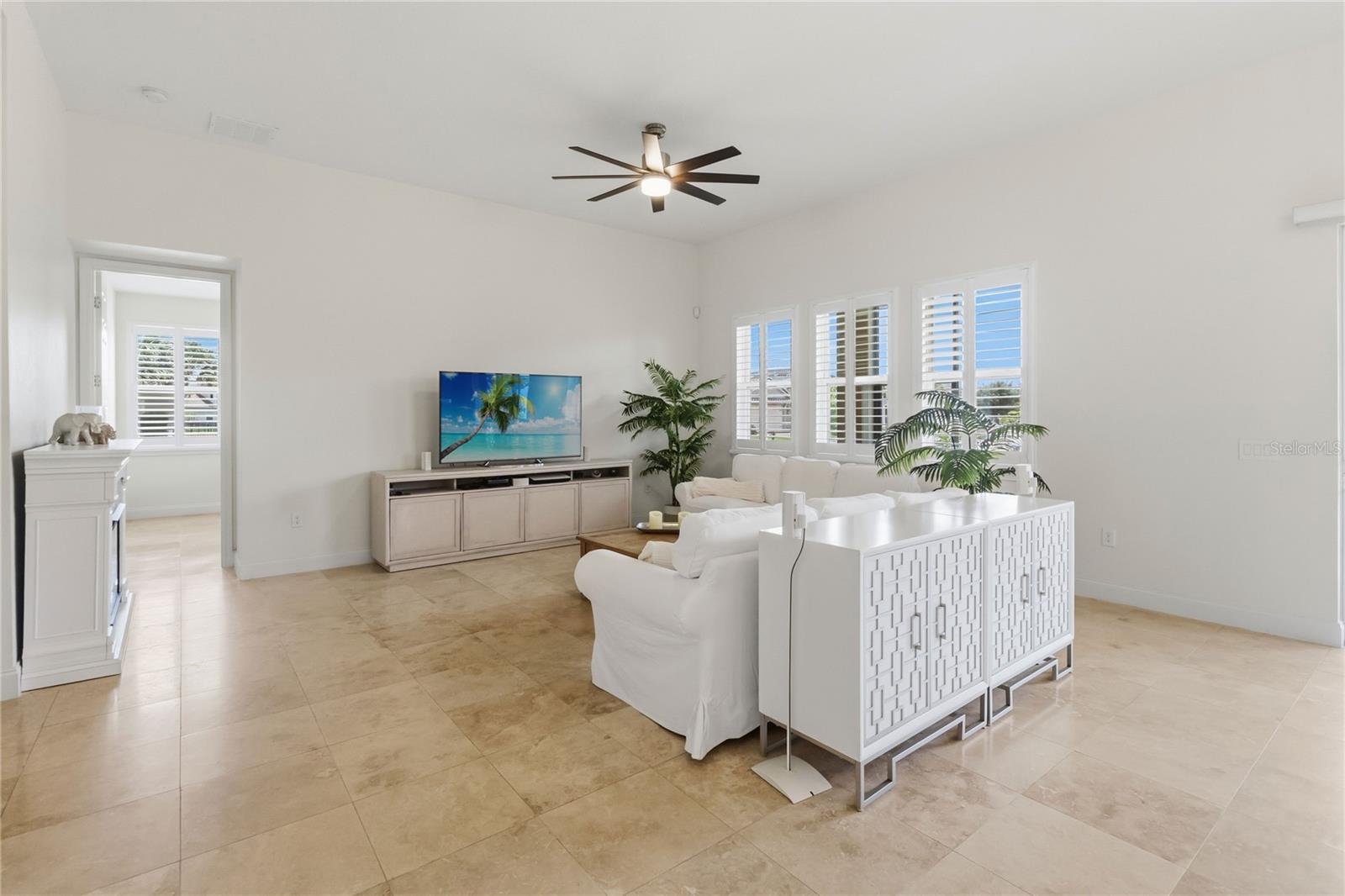 BELLALAGO PH 7L - Residential