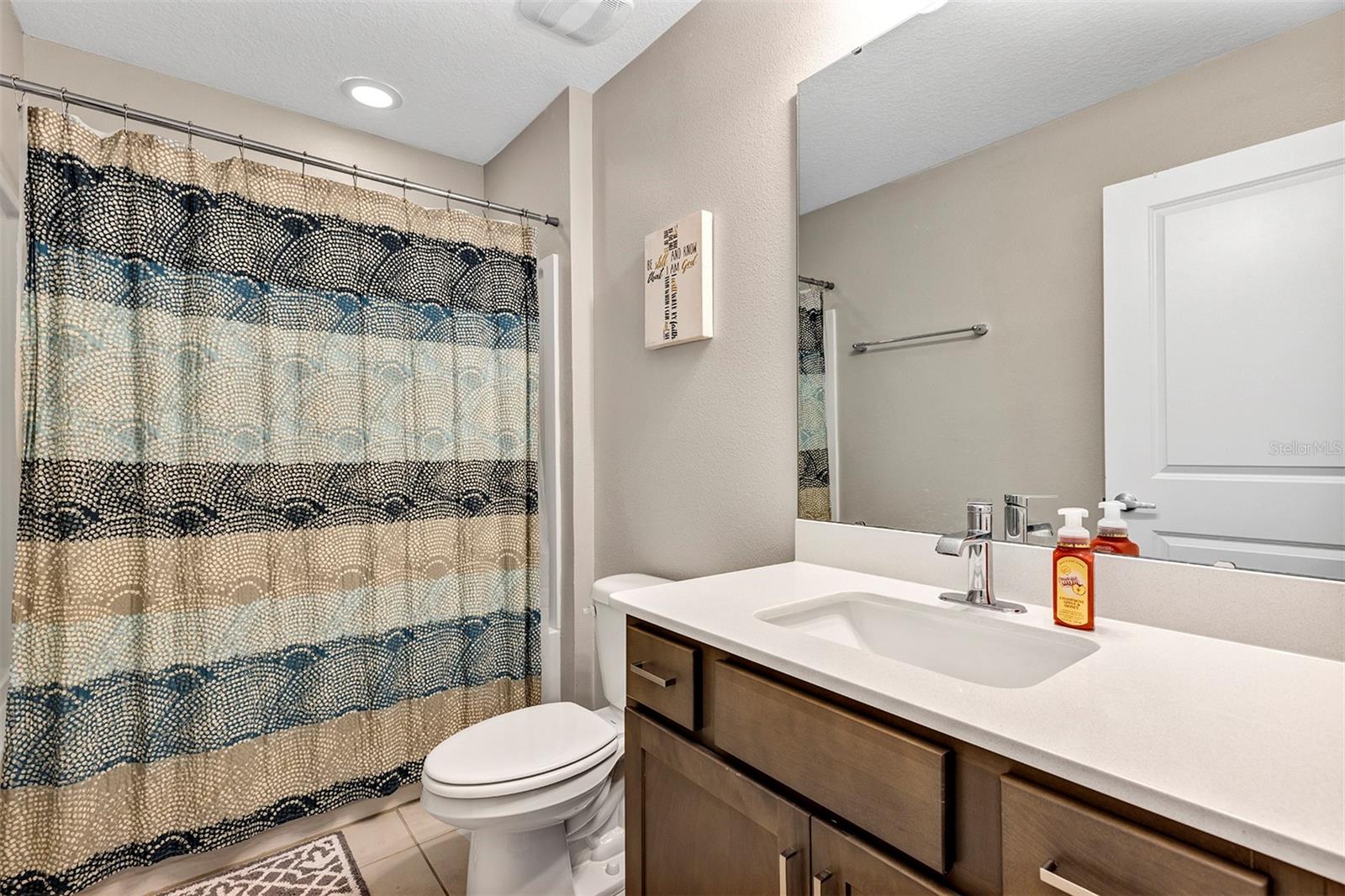 TOWNHOMES AT RIVERS EDGE - Residential Lease