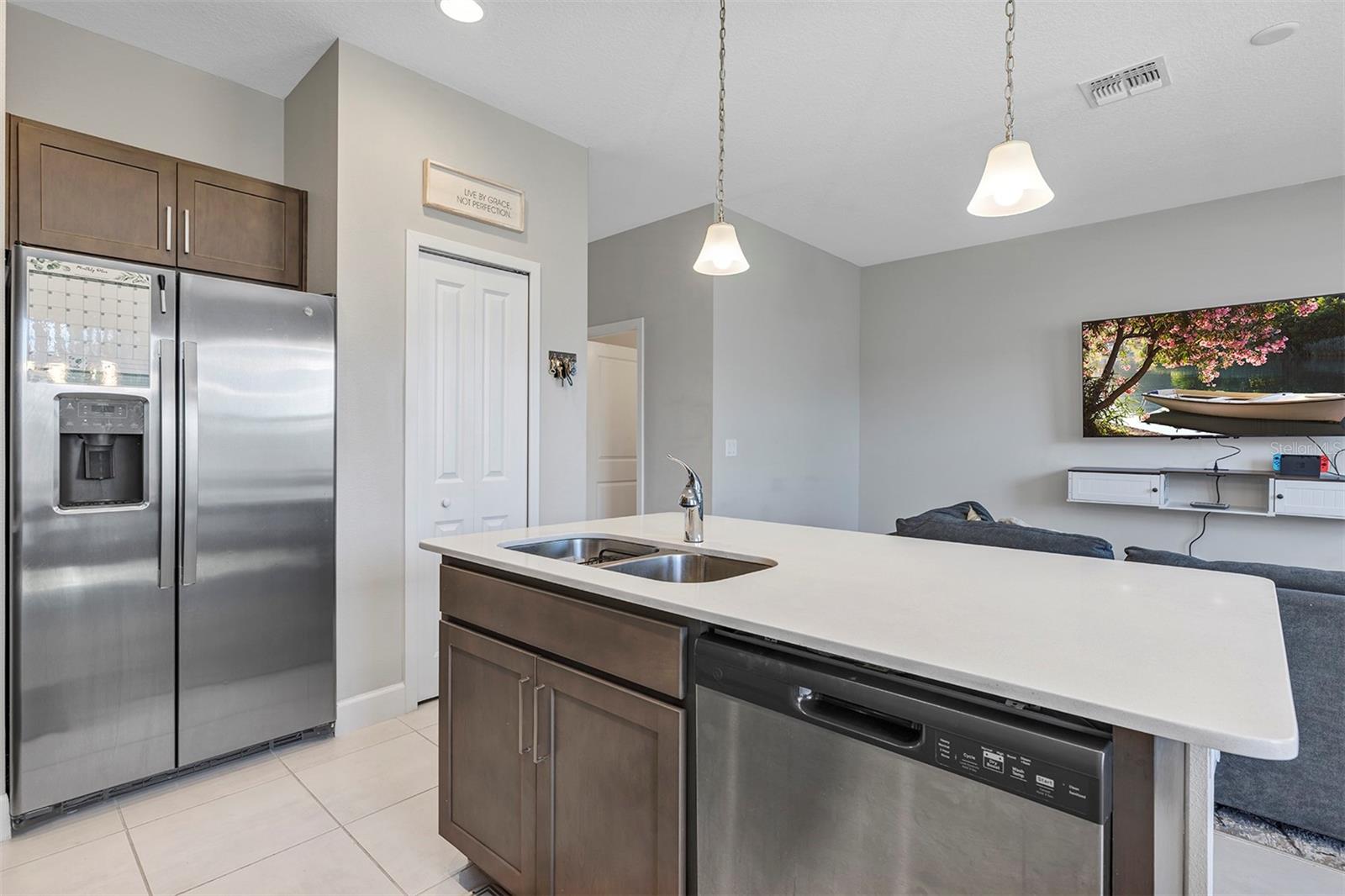 TOWNHOMES AT RIVERS EDGE - Residential Lease