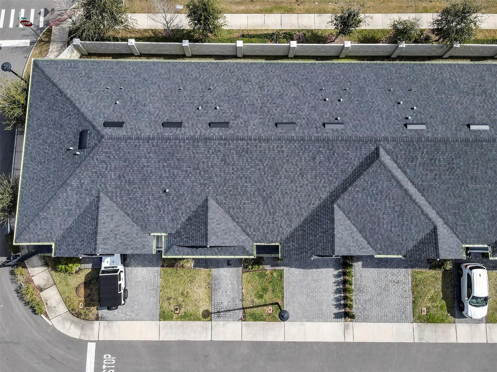 TOWNHOMES AT RIVERS EDGE - Residential Lease