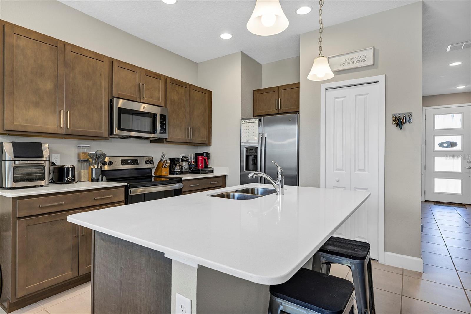 TOWNHOMES AT RIVERS EDGE - Residential Lease