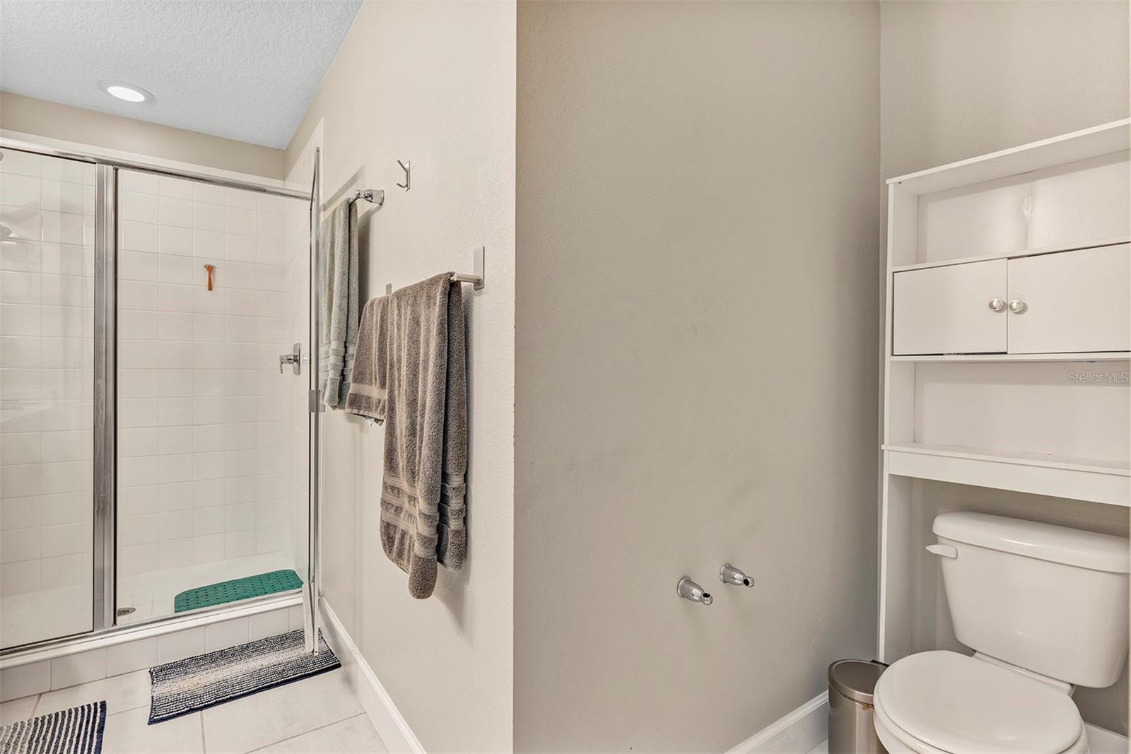 TOWNHOMES AT RIVERS EDGE - Residential Lease