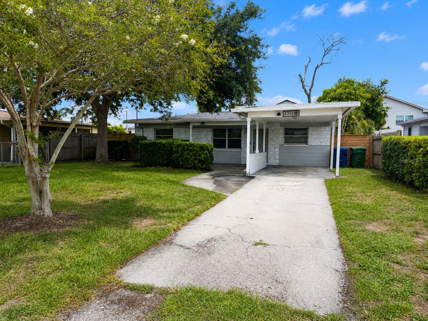 Fully Remodeled South Tampa Home | Plant District | Near UT & Midtown

Beautifully updated 3-bedroom, 1-bath home in the highly desirable South Tampa Westshore District, zoned for top-rated schools: Grady Elementary, Coleman Middle, and Plant High School.

This bright and inviting home features an open-concept kitchen and living area, stainless steel appliances, tile flooring throughout, a separate laundry room with a full-size washer and dryer, and abundant natural light throughout. Outside, enjoy a large, fully fenced backyard with plenty of space to relax and entertain.

Located in a quiet neighborhood surrounded by newer homes and a walking path directly in front of the property. Just minutes from the University of Tampa, Tampa International Airport, Midtown Tampa, Downtown Tampa, International Plaza, Publix, Target, restaurants, and Tampa's professional sports venues.

Perfect for professionals seeking a convenient commute, access to top-rated schools, or live close to campus while enjoying a peaceful residential setting. With tile flooring through, added lawn service, and pest control make this home an easy, low-maintenance living.

Features:

3 Bedrooms | 1 Bathroom
Fully remodeled interior
Large, fully fenced backyard
Open-concept living and kitchen area
Stainless steel appliances
Full-size washer and dryer included
Tile flooring throughout
Lawn service and pest control included
Zoned for Grady Elementary, Coleman Middle & Plant High School
Pets considered with pet fee.