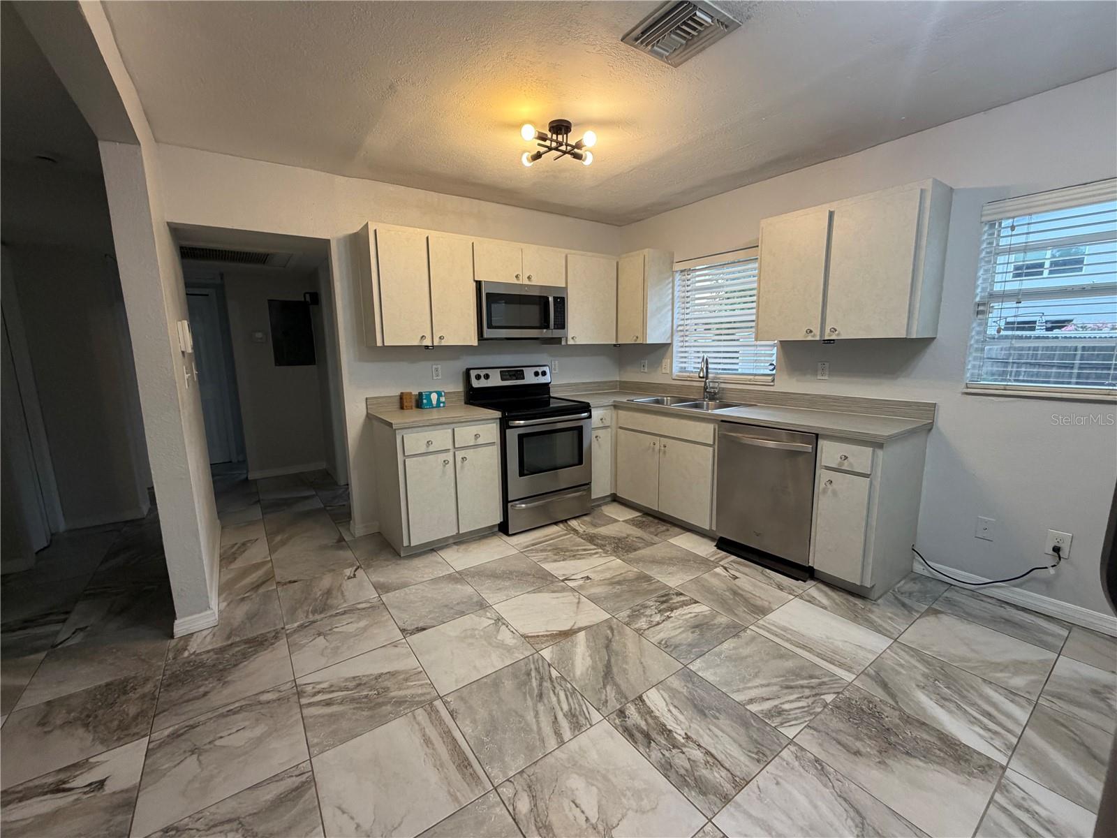 HANAN ESTATES - Residential Lease