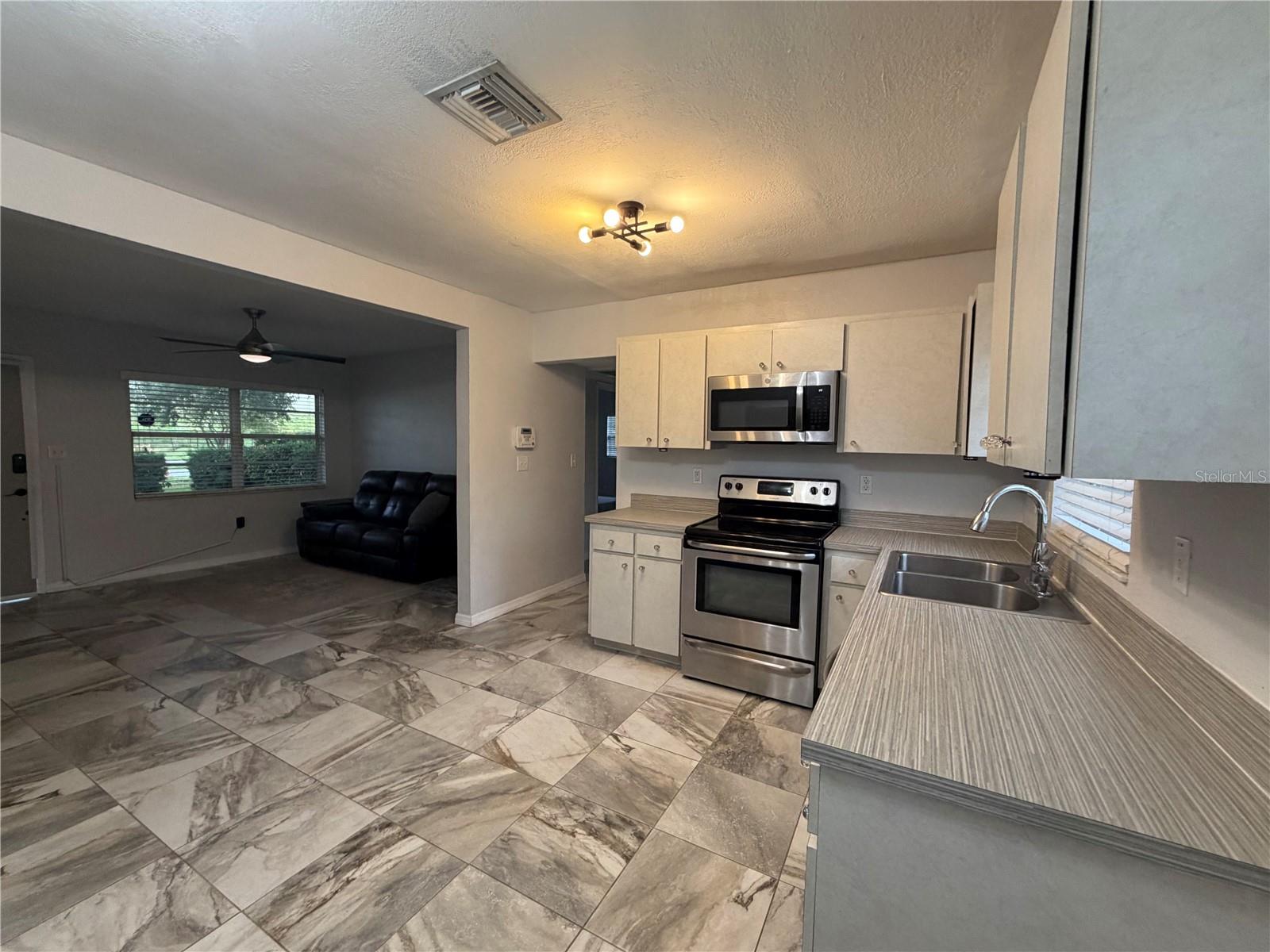 HANAN ESTATES - Residential Lease
