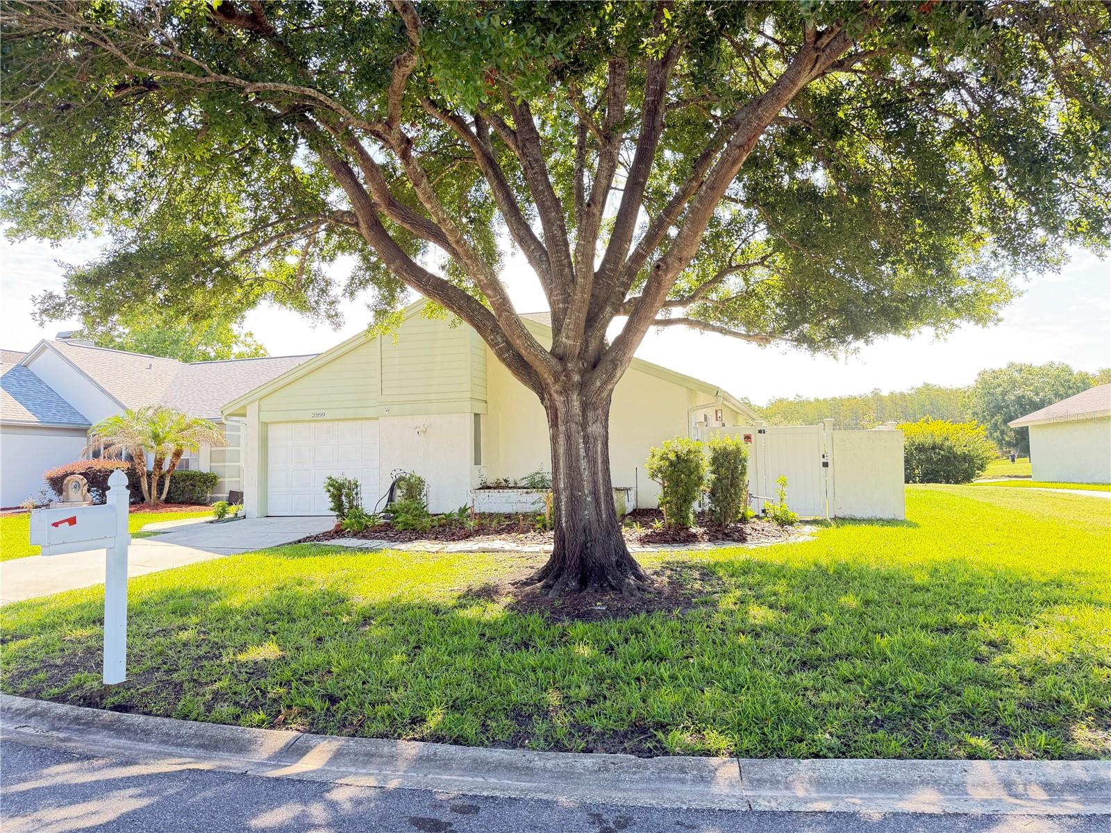 GOLF COURSE HOME! RARE VIEW OF THE GOLF COURSE IN THE CITY OF ORLANDO! AMAZING GATED COMMUNITY WITH 24 HOUR LIVE ACCESS CONTROL PERSONNEL.  18 HOLE GOLF COURSE, OLYMPIC SIZE SWIMMING POOL, BAR/RESTAURANT,PICKLEBALLAND TENNIS COURST AS WELL AS BOCCEE AND A PLAYGROUND.  MANY COMMUNITY EVENTS SUCH AS TRIVIA AND KARAOKE,  CONFERENCE CENTER/BALLROOM.  FITNESS CENTER, LAKE WITH GRILLING AREA -ALL FOR A LOW HOA FEE OF JUST $202/M.  BRIGHT OPEN HOUSE WIHT LOTS OF NATURAL LIGHT.  BRAND NEW DUCT WORK, HVAC, CARPET, PERGO FLOORING AND PAINT! 15 MINS FROM DISNEY, 1 1/2 HOURS FROM TAMPA AND 1 HOUR FROM COCOA BEACH! SOUNDS LIKE PARADISE TO ME!