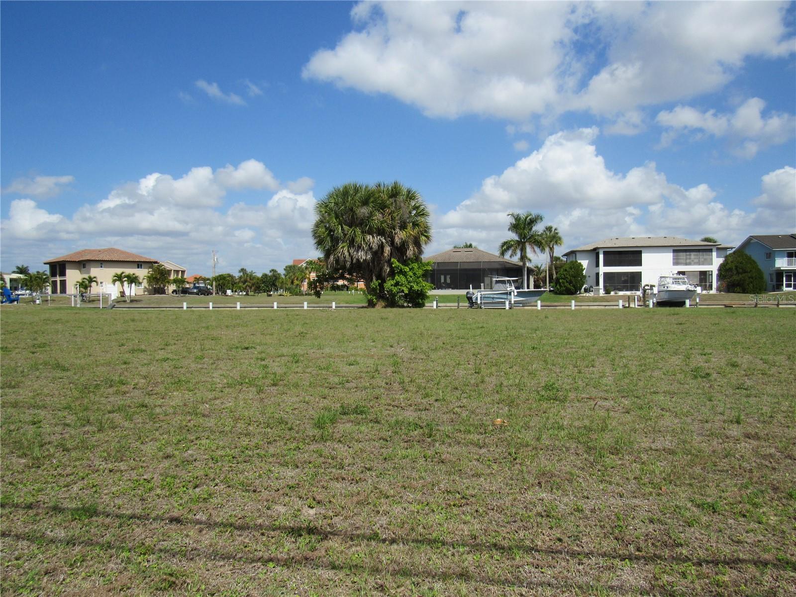 PUNTA GORDA ISLES SEC 07 - Land