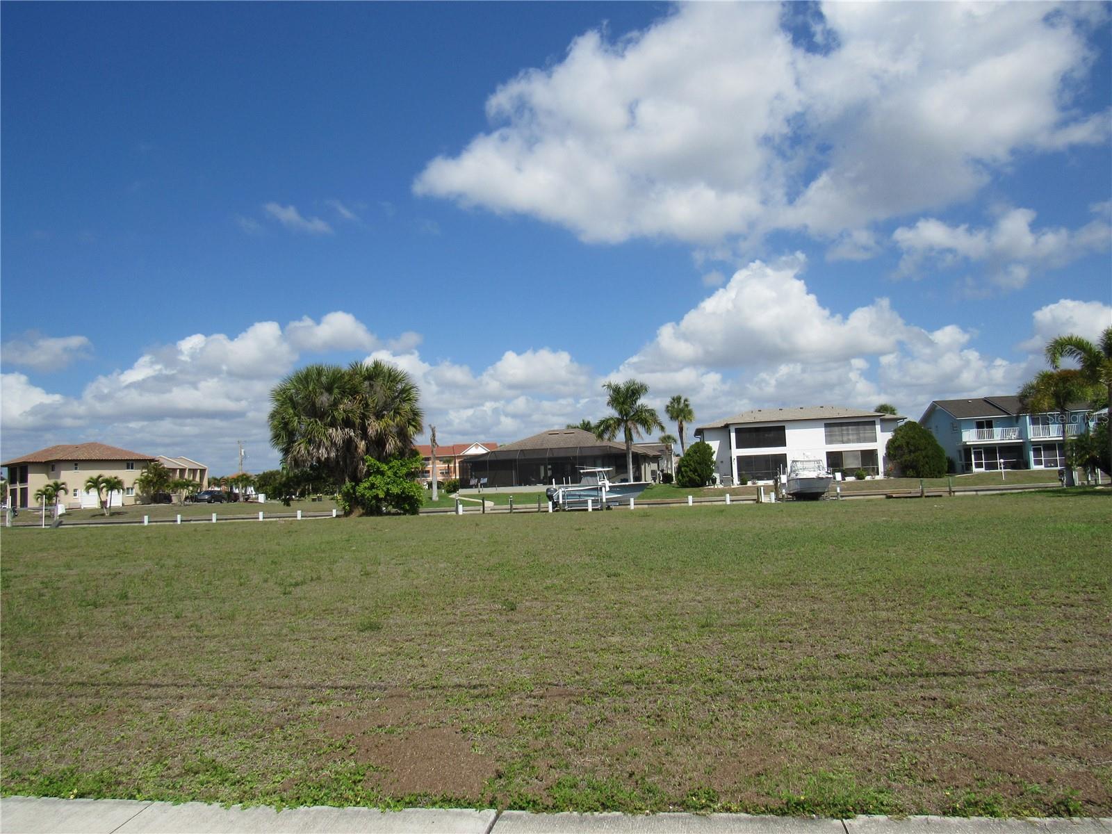 PUNTA GORDA ISLES SEC 07 - Land