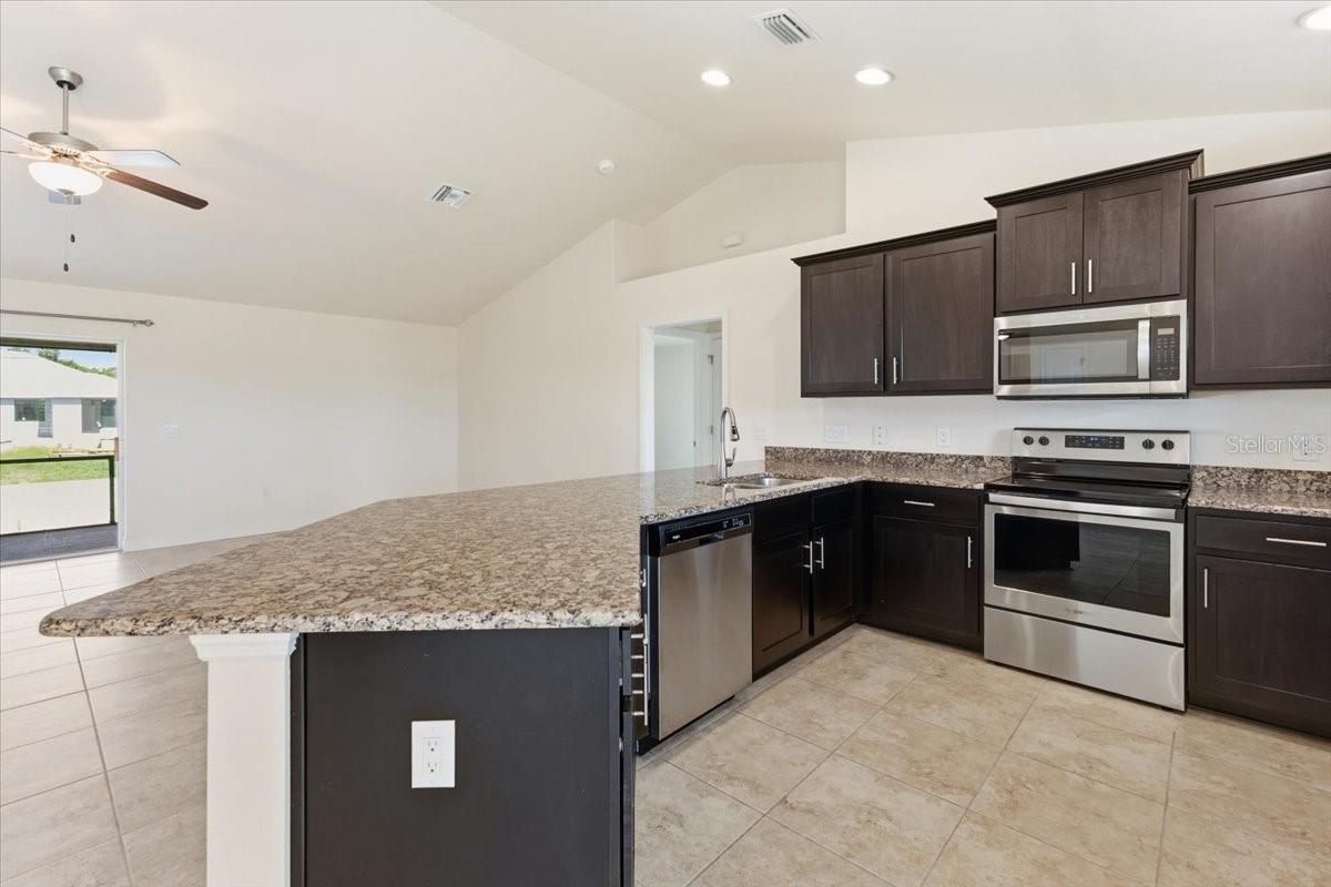 ROTONDA WEST PINE VALLEY - Residential Lease