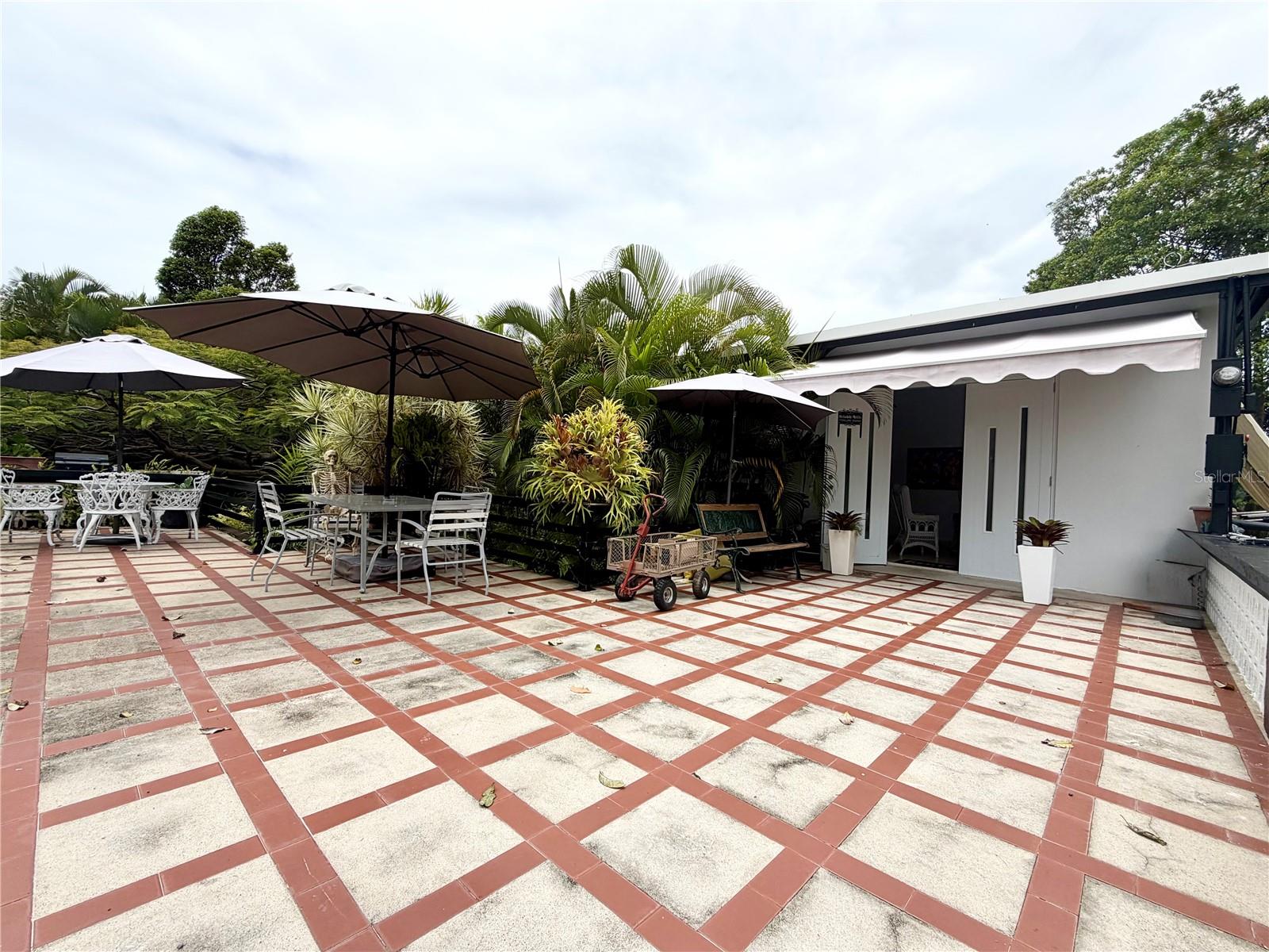 URB. MONTE LLANO - Residential