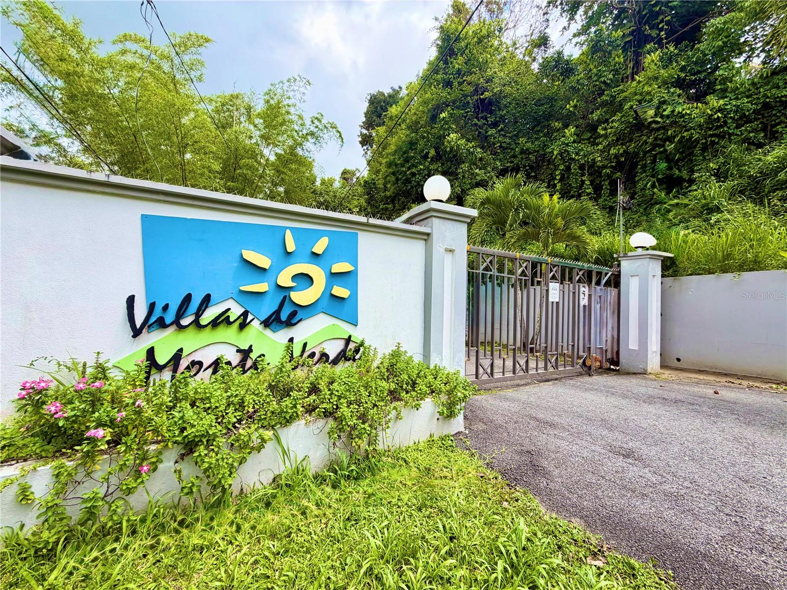 URB. MONTE LLANO - Residential