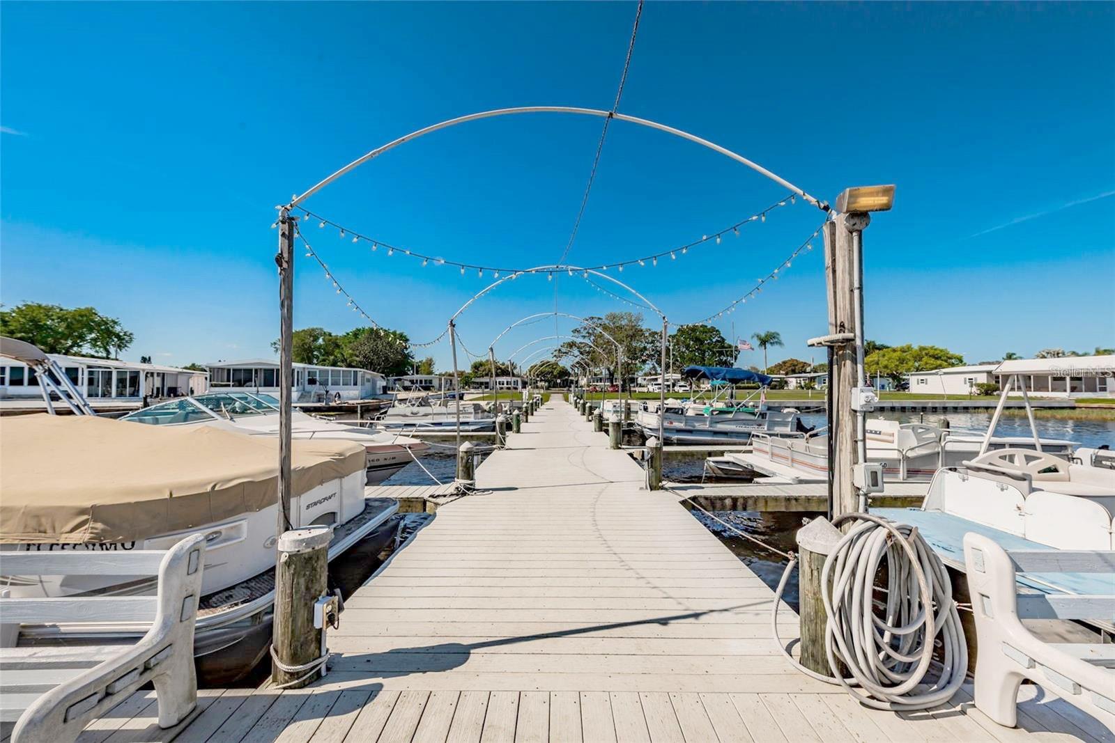 LAKE TARPON MOBILE HM VILLAGE UN 4 - Residential
