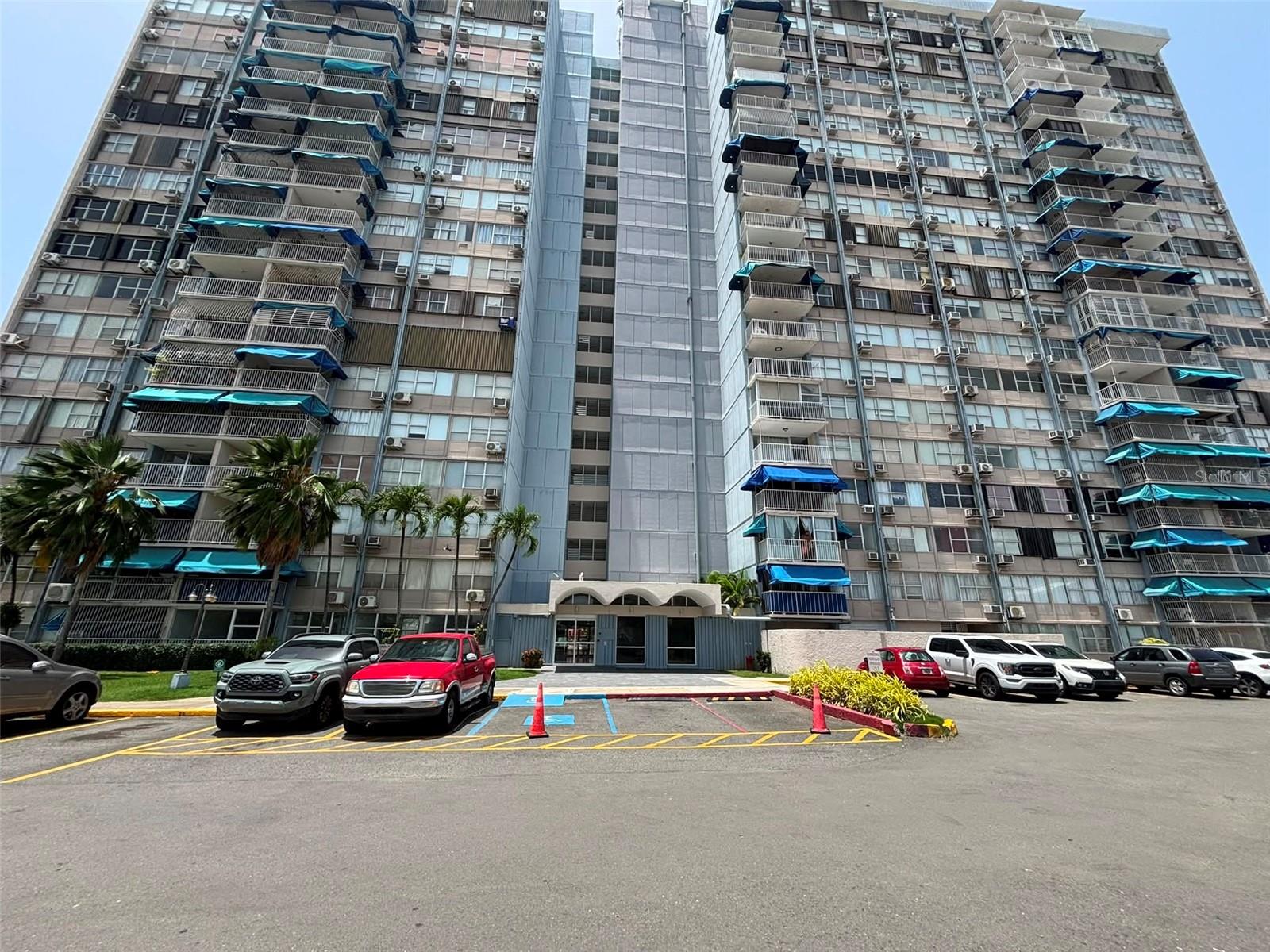 COND. MUNDO FELIZ (BALDORITY TOWERS) - Residential