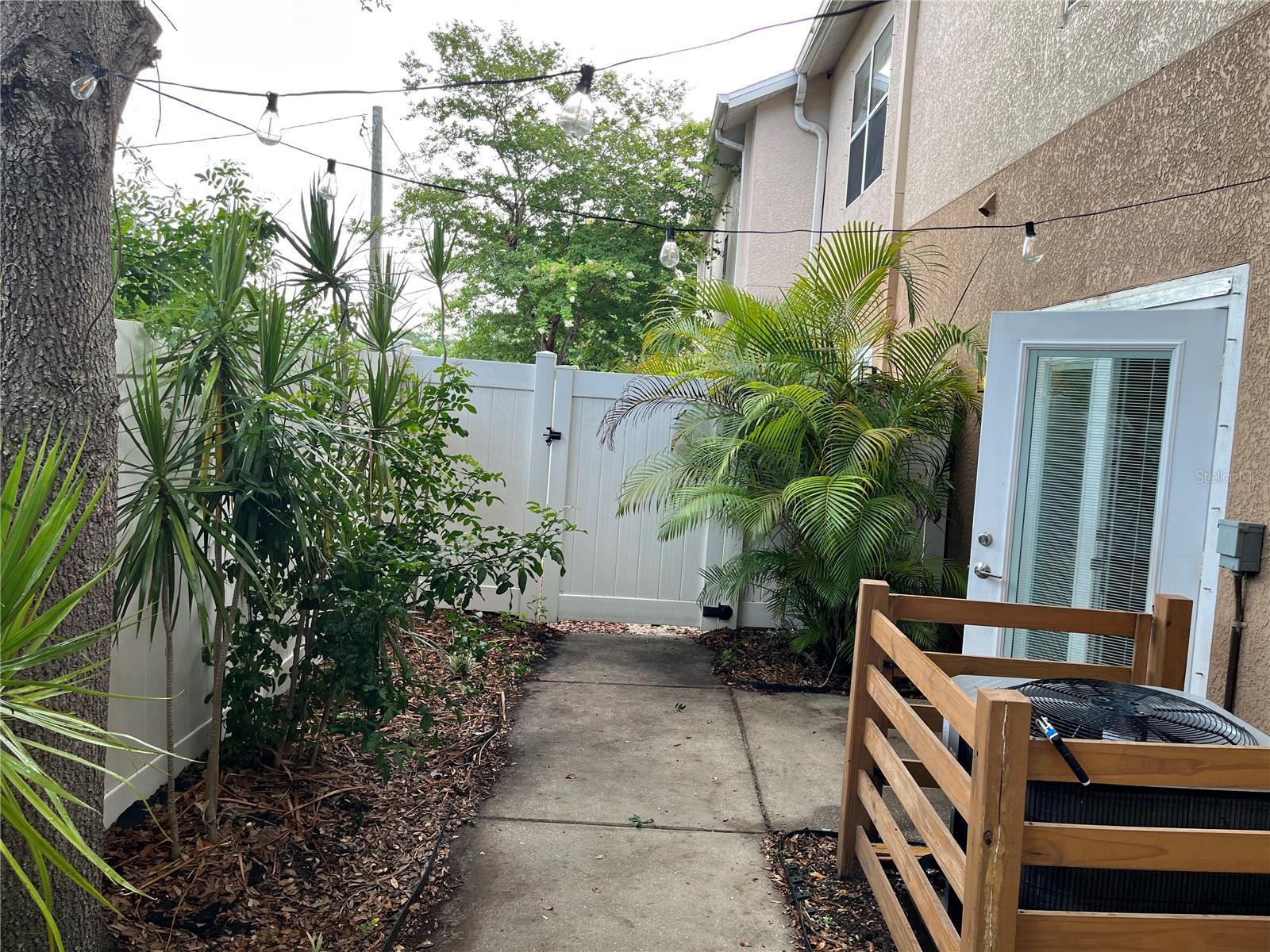 LAS PALMAS TWNHMS - Residential