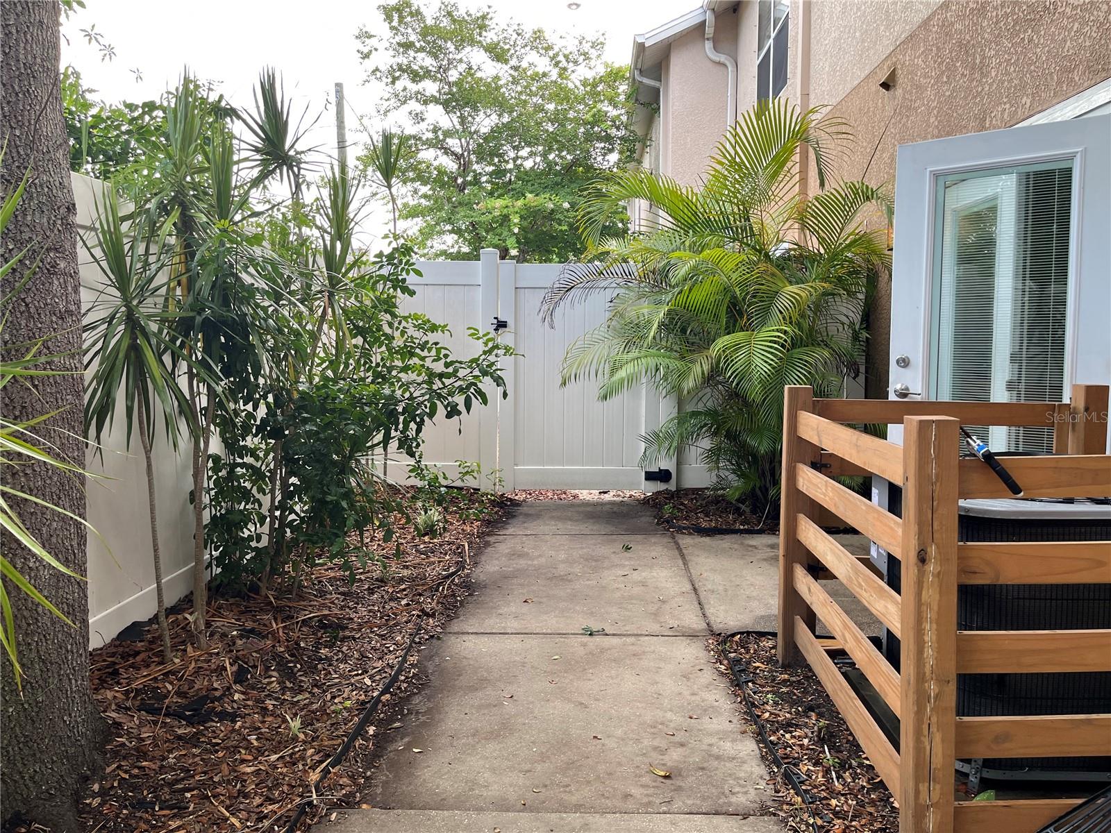 LAS PALMAS TWNHMS - Residential