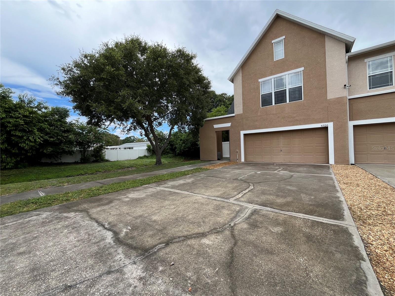 LAS PALMAS TWNHMS - Residential