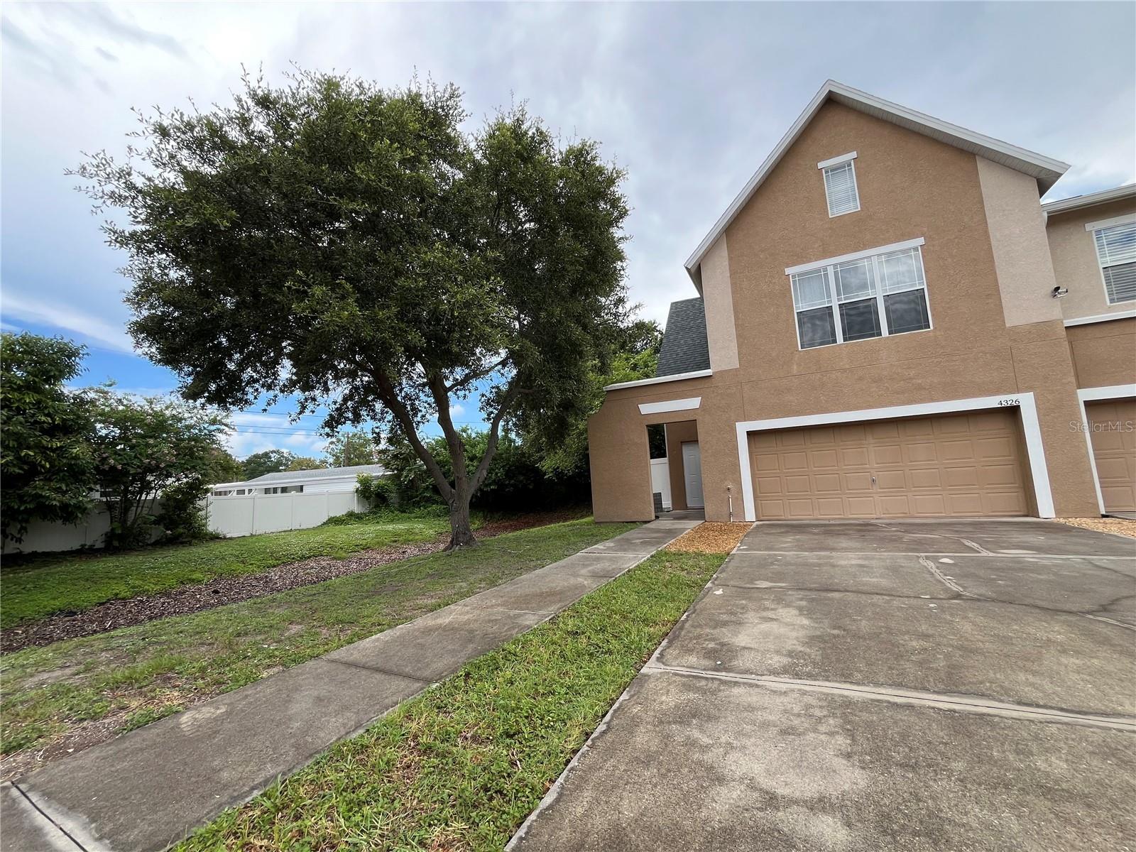 LAS PALMAS TWNHMS - Residential