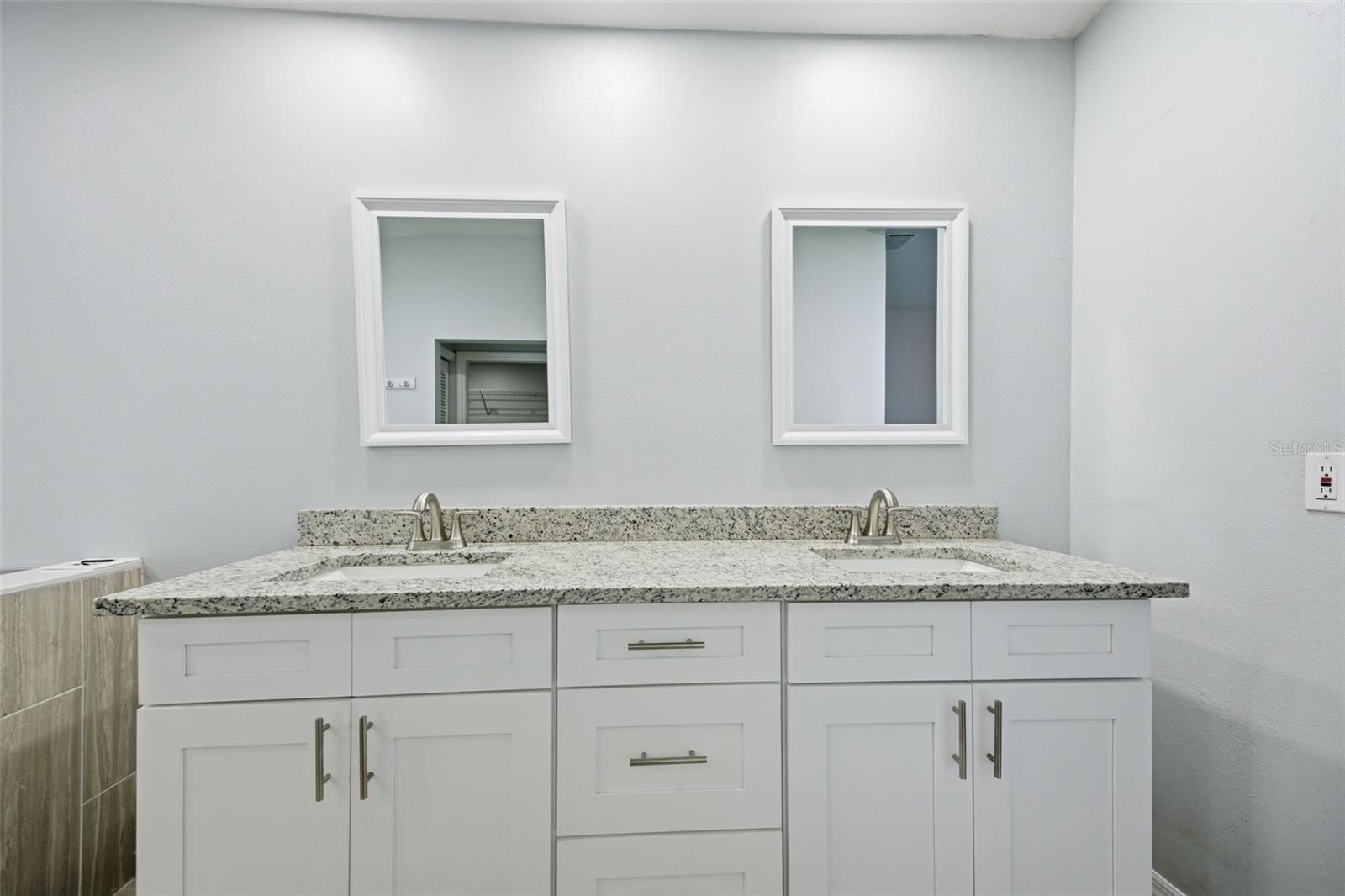 CHAPMAN MANORS - Residential