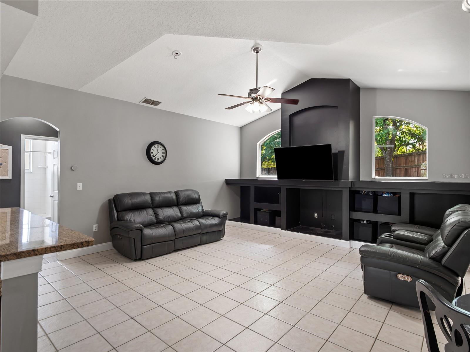 HIGH POINTE PH 01 - Residential