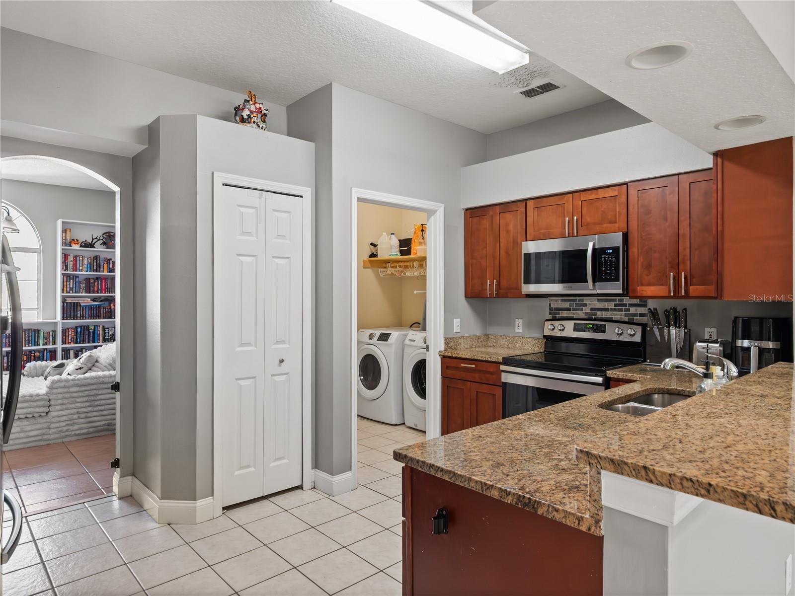 HIGH POINTE PH 01 - Residential