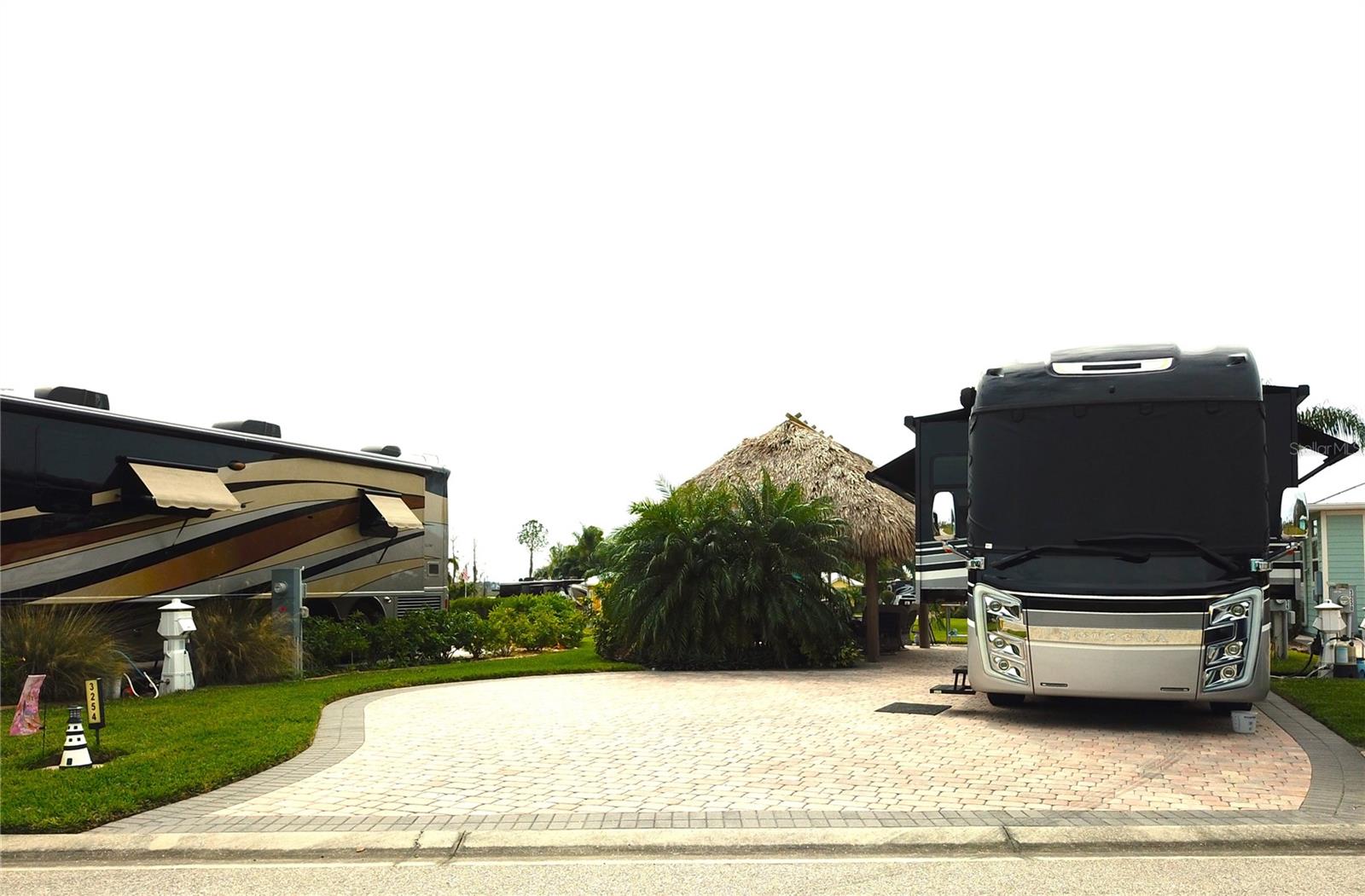 BAY LAKE RESIDENCE - Land