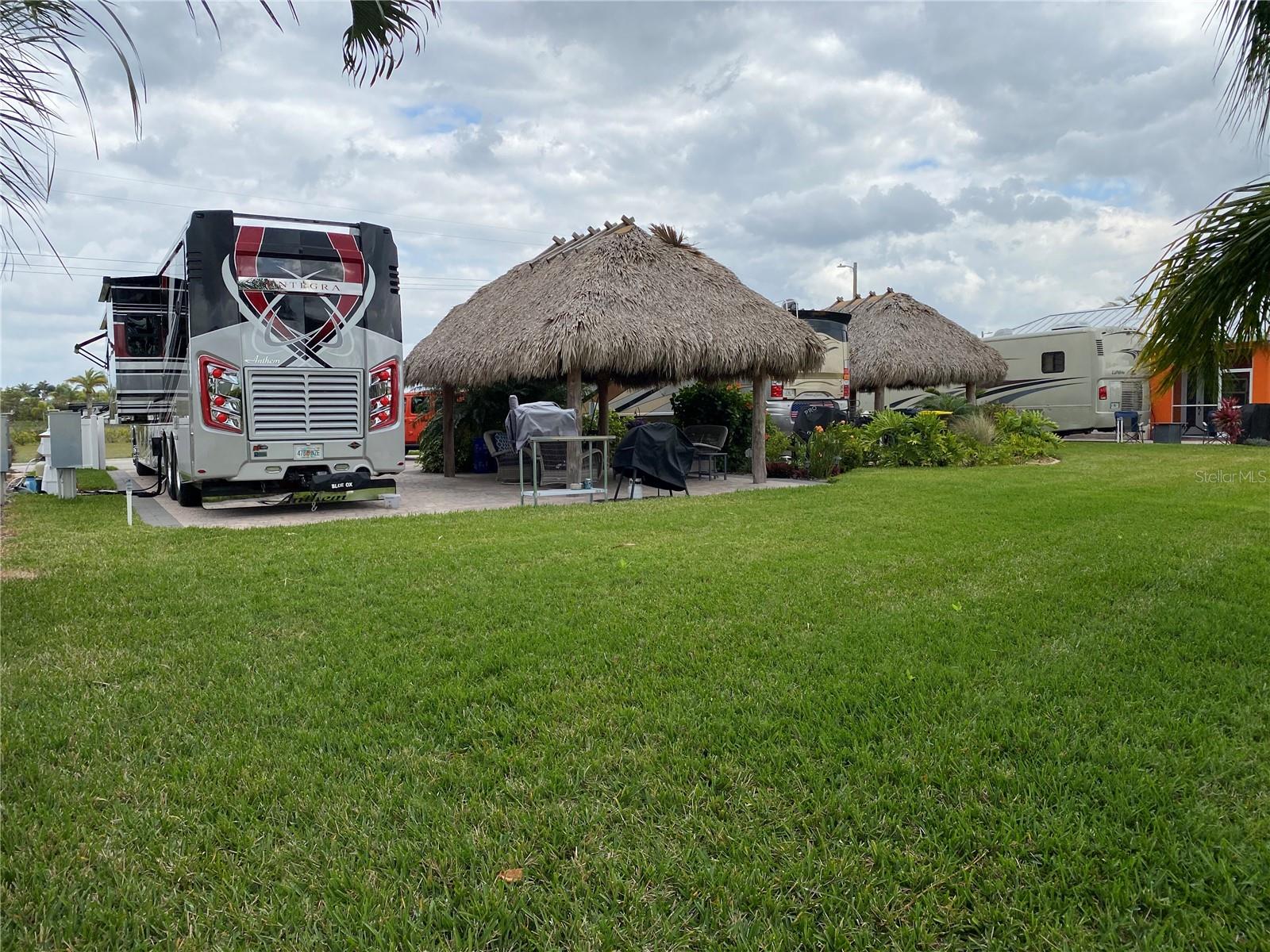 BAY LAKE RESIDENCE - Land